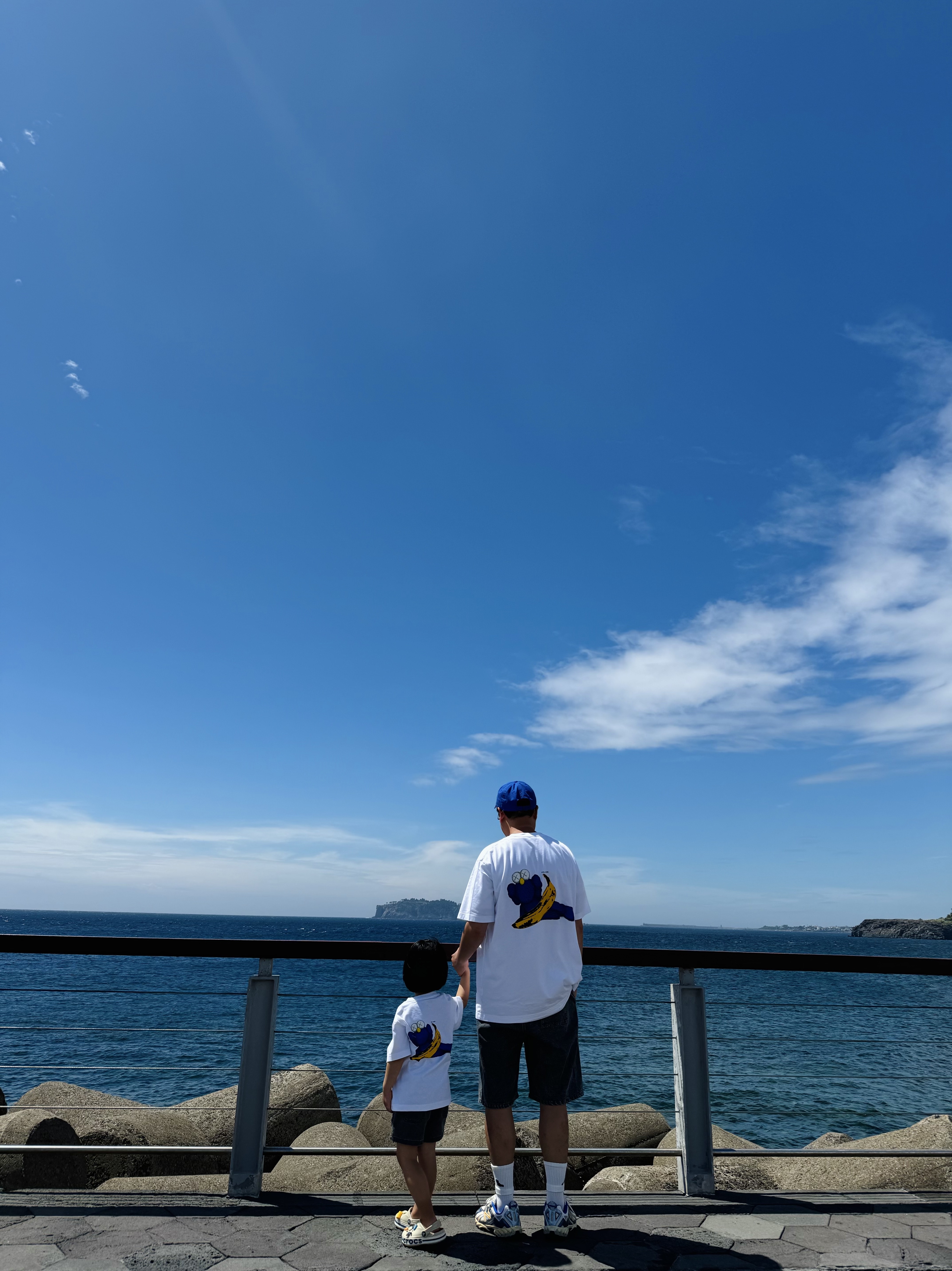 Uniqlo UT x Kaws x Warhol S/S Graphic T-Shirt A White, Nike Club Unstructured Futura Washed Cap Game Royal 착용 스타일 - 5
