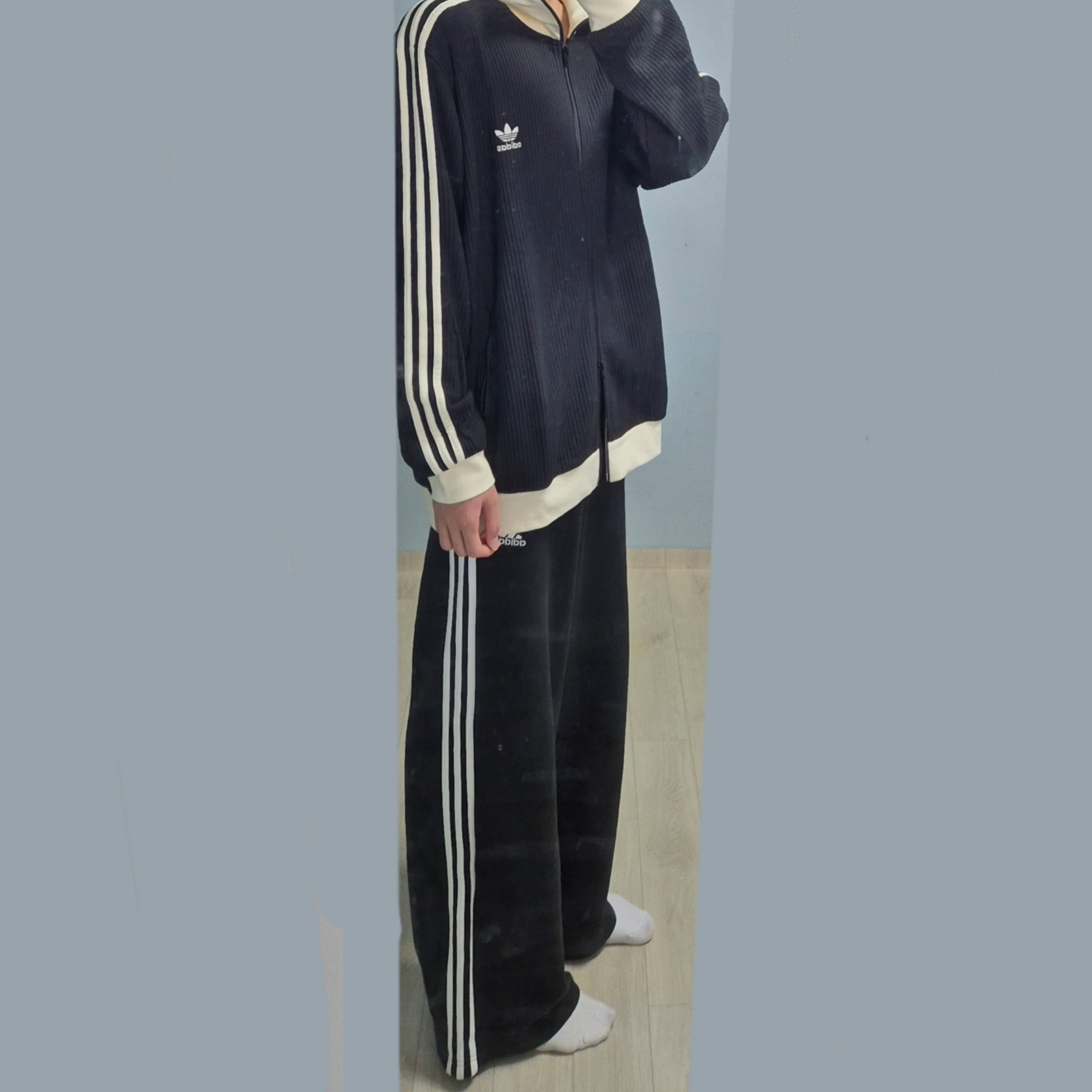 Adidas Waffle Beckenbauer Track Top Black - KR Sizing, (W) Adidas Essentials 3-Stripes French Terry Wide Pants Black - KR Sizing 착용 스타일 - 4