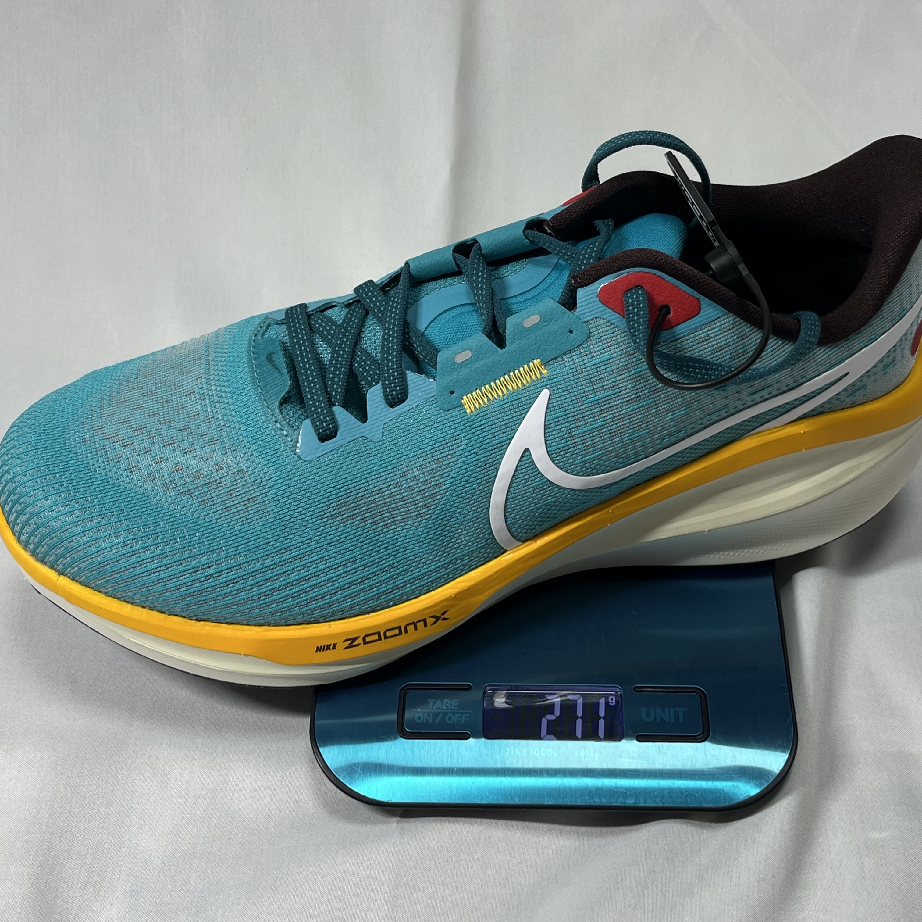 Nike Vomero 17 PRM Road Running Teal Nebula Laser Orange 착용 스타일 - 5