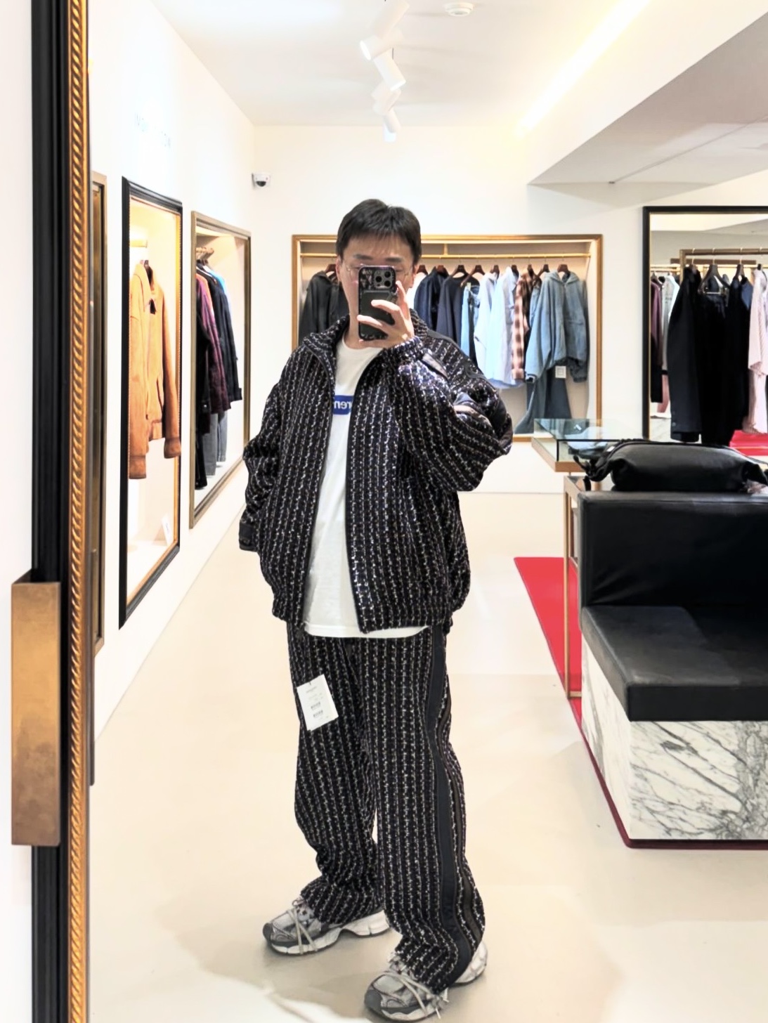Wooyoungmi Tweed Tracksuit Jacket Brown - 24FW, Supreme Seoul Box Logo T-Shirt White - 23FW 착용 스타일 - 1