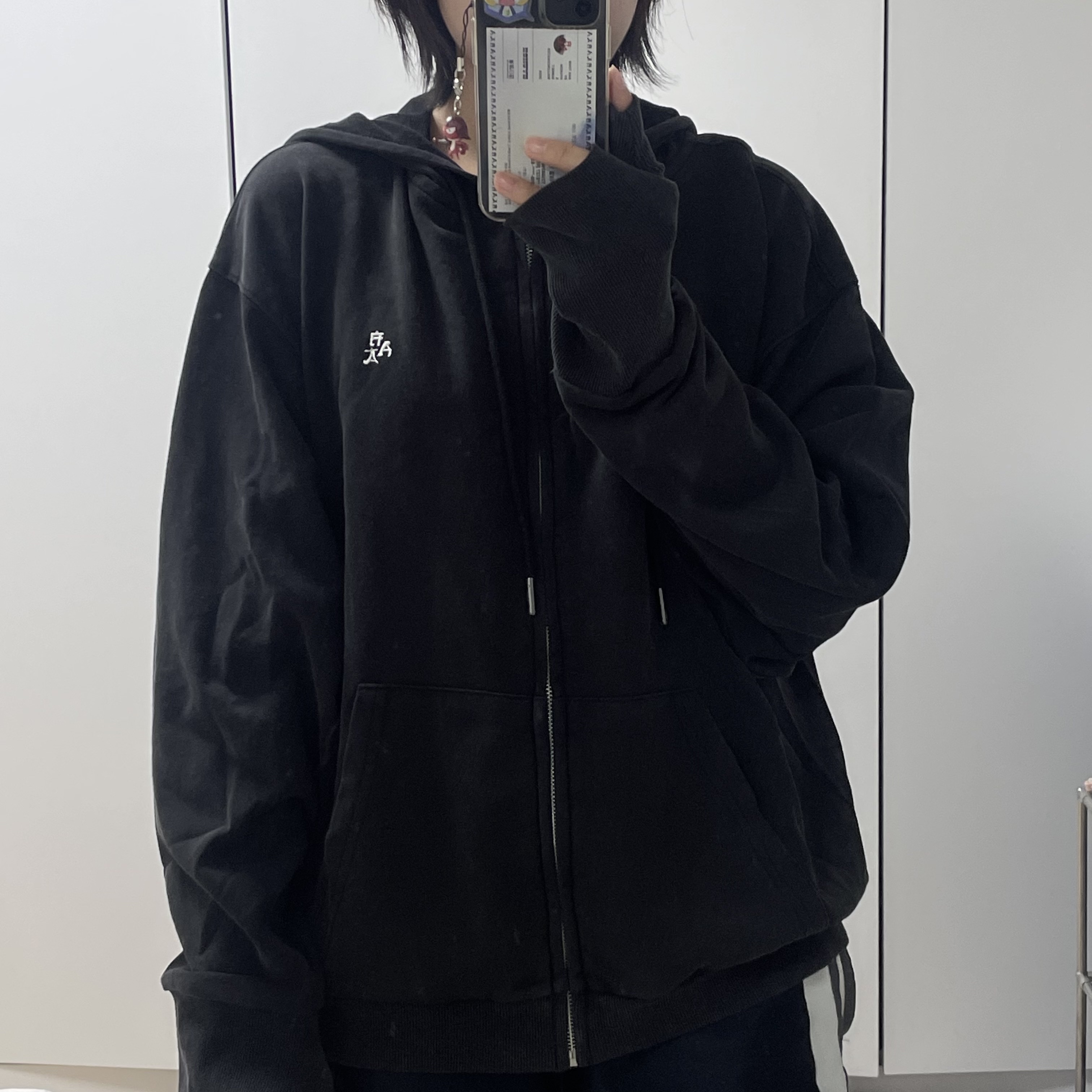 Hyukoh x Sunsetrollercoaster AAA SE Zip Up Hoodie Black 착용 스타일 - 3