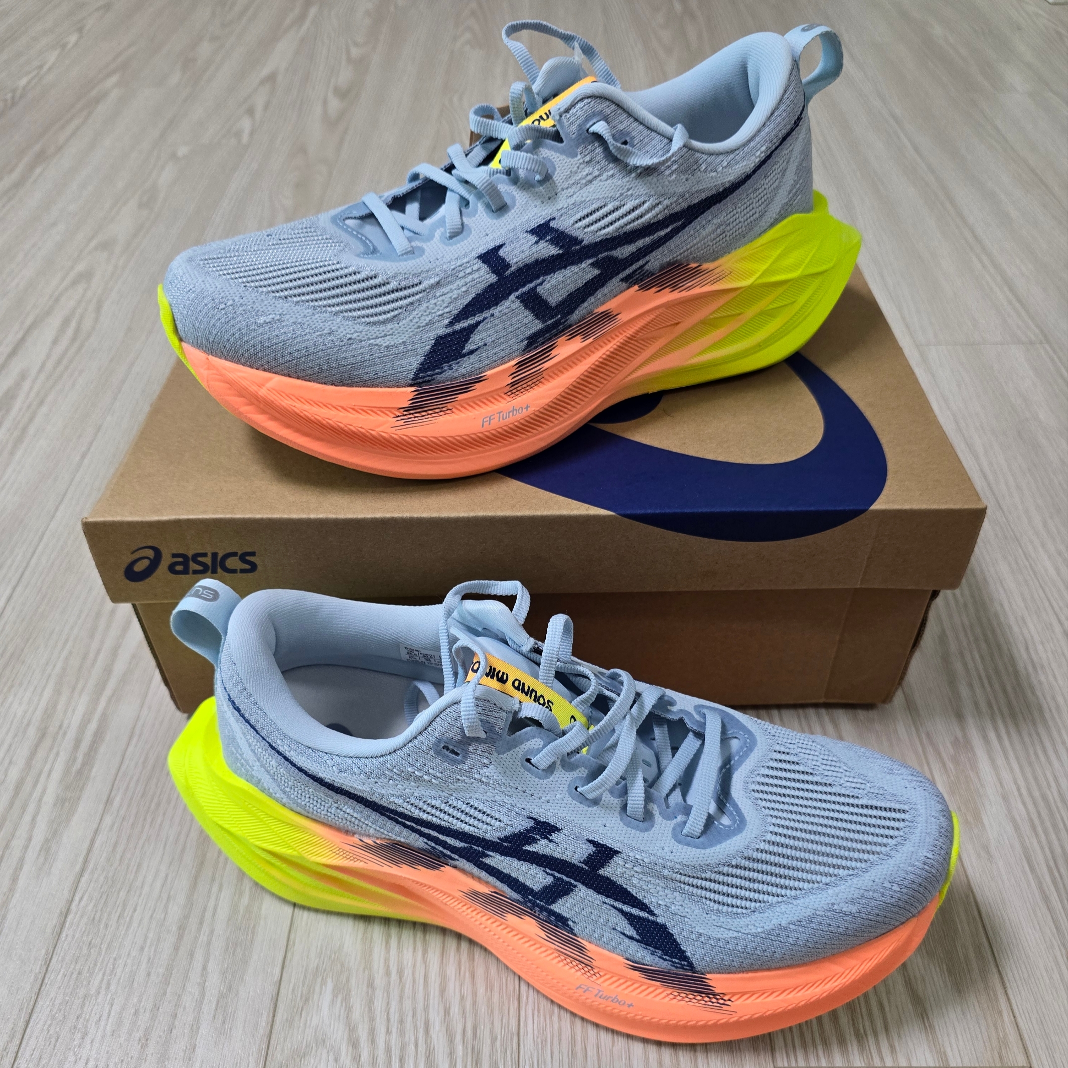 Asics Superblast 2 Paris Cool Grey Safety Yellow 착용 스타일