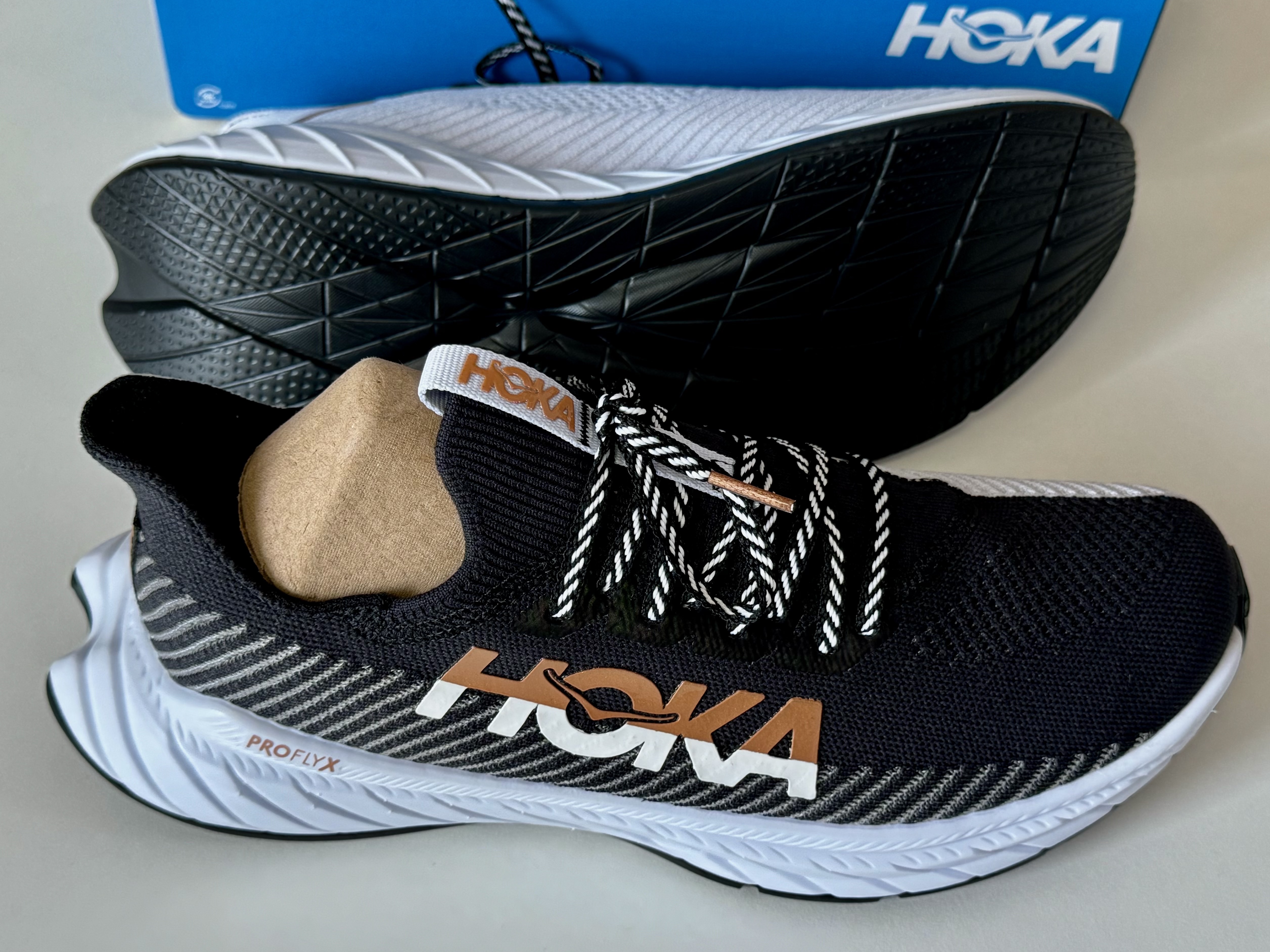Hoka Carbon X 3 Black White 착용 스타일 - 3