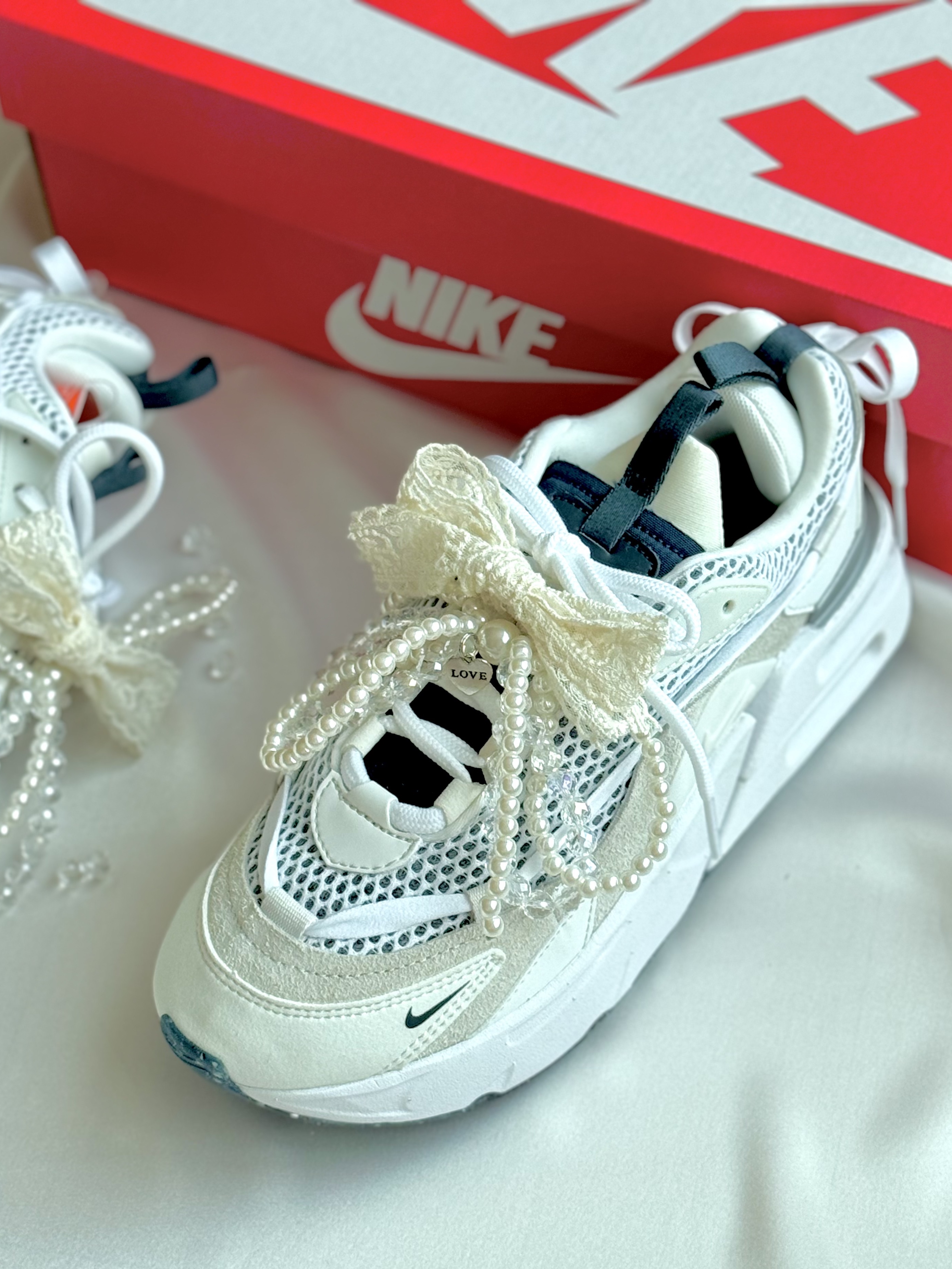 (W) Nike Air Max Furyosa Summit White Armory Navy 착용 스타일 - 3