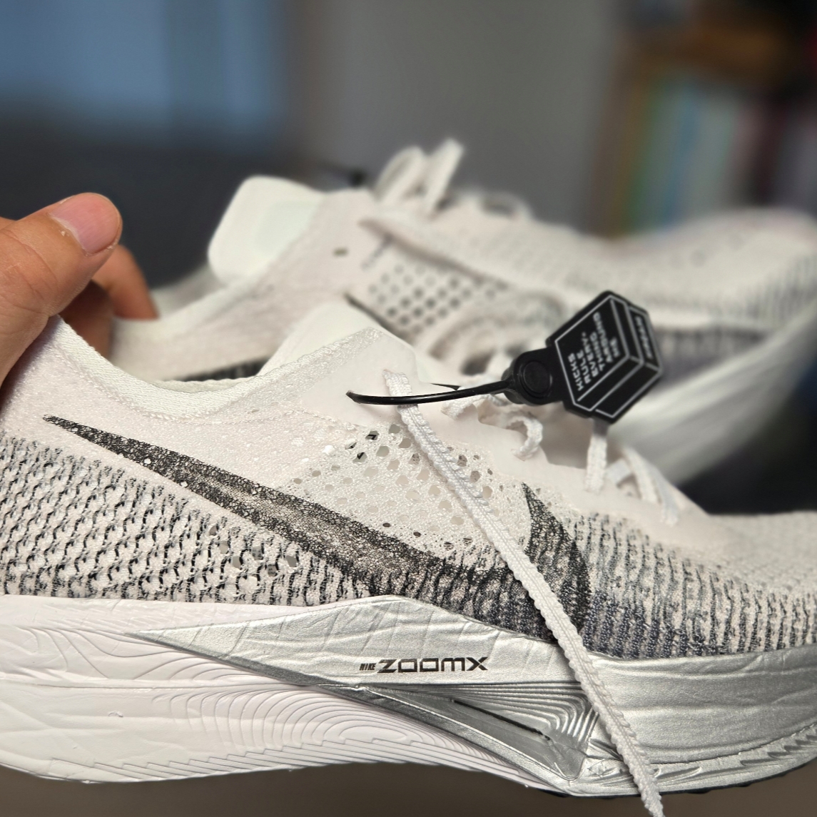 Nike ZoomX Vaporfly Next% 3 White Grey 착용 스타일 - 1