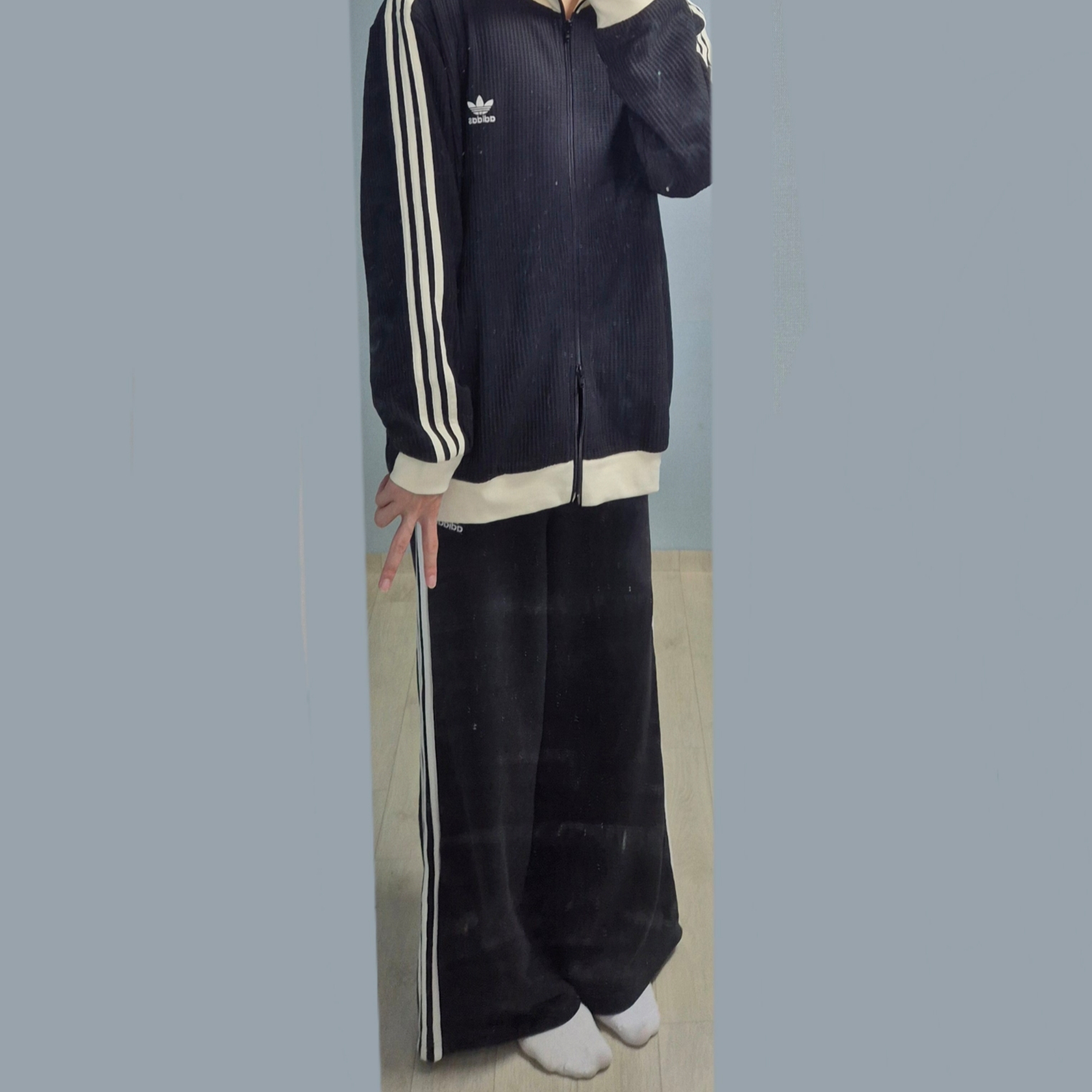Adidas Waffle Beckenbauer Track Top Black - KR Sizing, (W) Adidas Essentials 3-Stripes French Terry Wide Pants Black - KR Sizing 착용 스타일 - 5