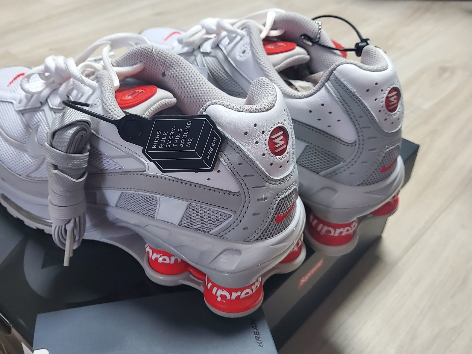 Nike x Supreme Shox Ride 2 SP White 착용 스타일 - 2