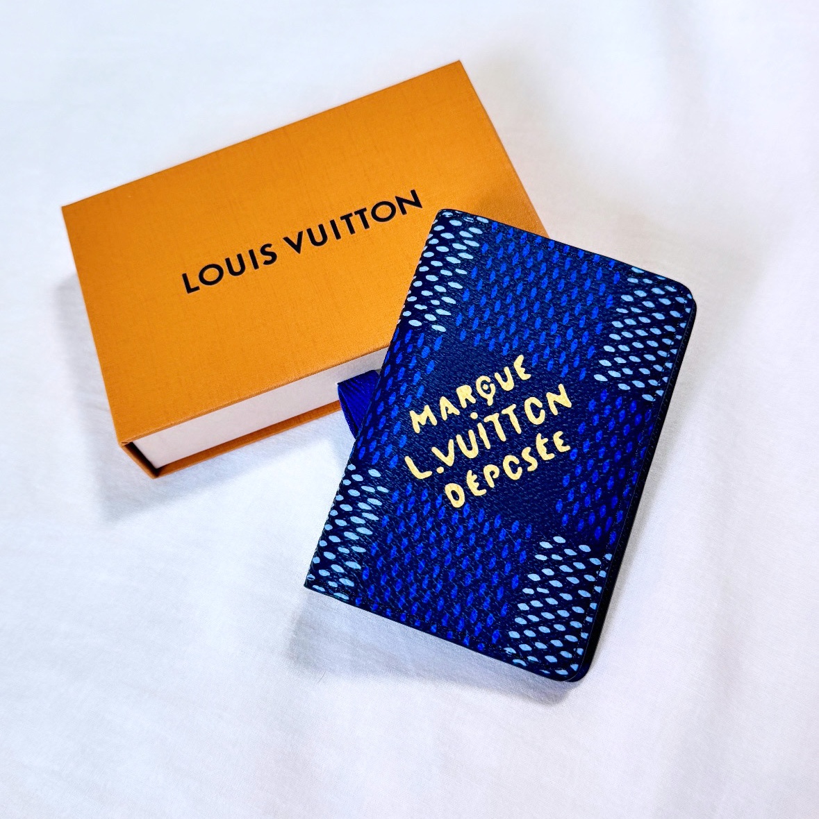 Louis Vuitton Pocket Organizer Damier Blue 착용 스타일
