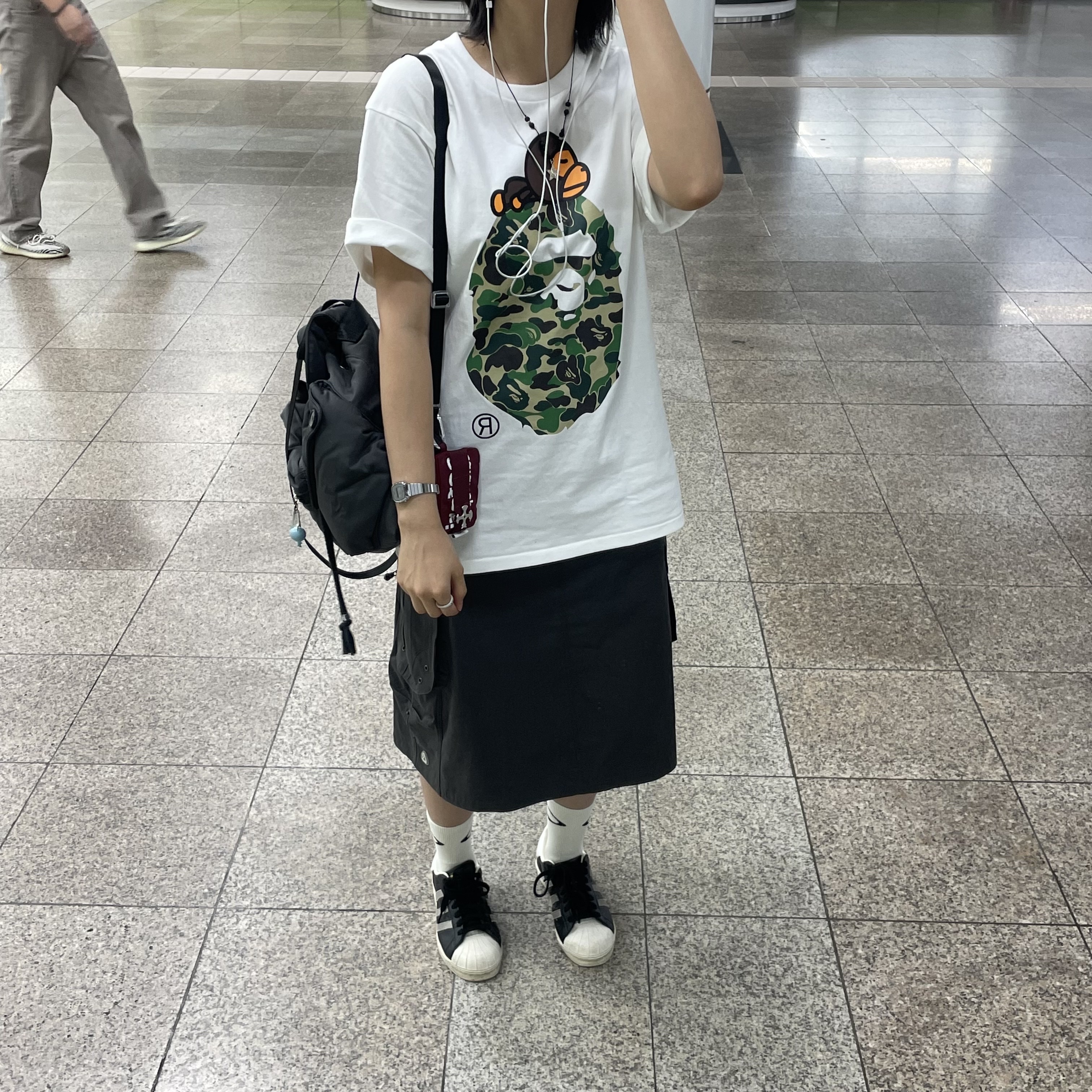 BAPE ABC Camo Milo on Big Ape T-Shirt White Green 착용 스타일 - 2