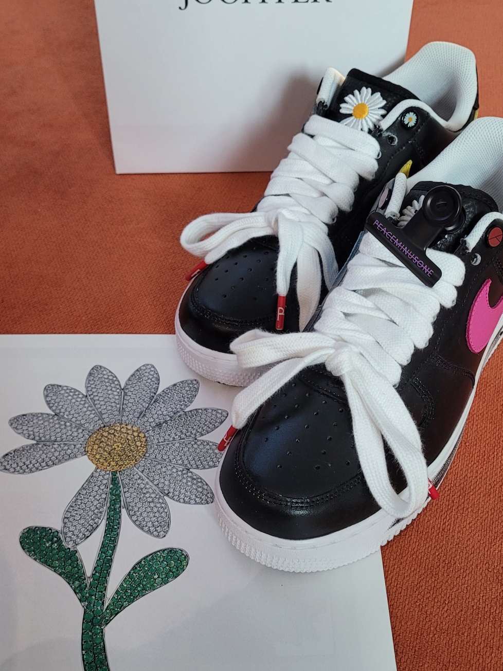 Peaceminusone x Joopiter Bulldog Clip Set Black, Nike x Peaceminusone Air Force 1 Low Para-Noise 3.0 Black and Multicolor 착용 스타일 - 2