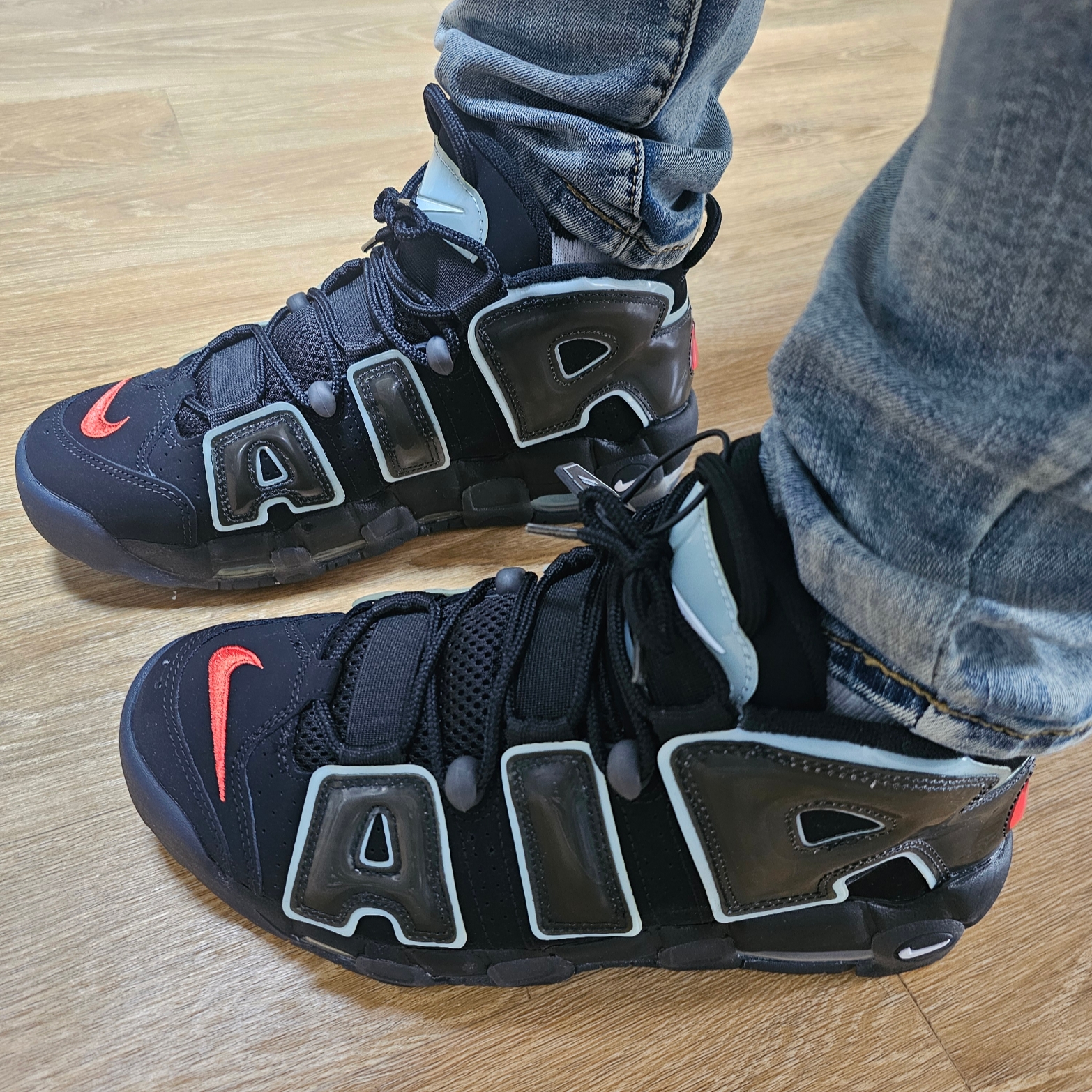Nike Air More Uptempo 96 Maximum Volume 착용 스타일 - 2