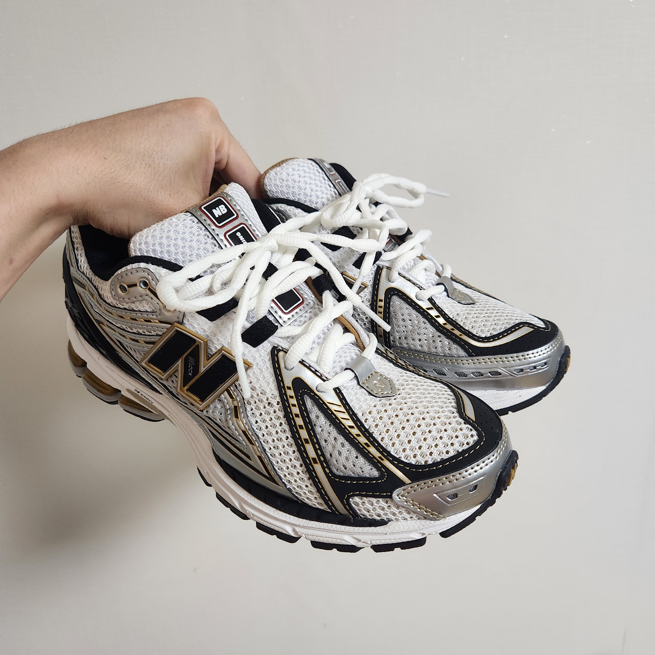 New Balance 1906R White Gold 착용 스타일 - 1