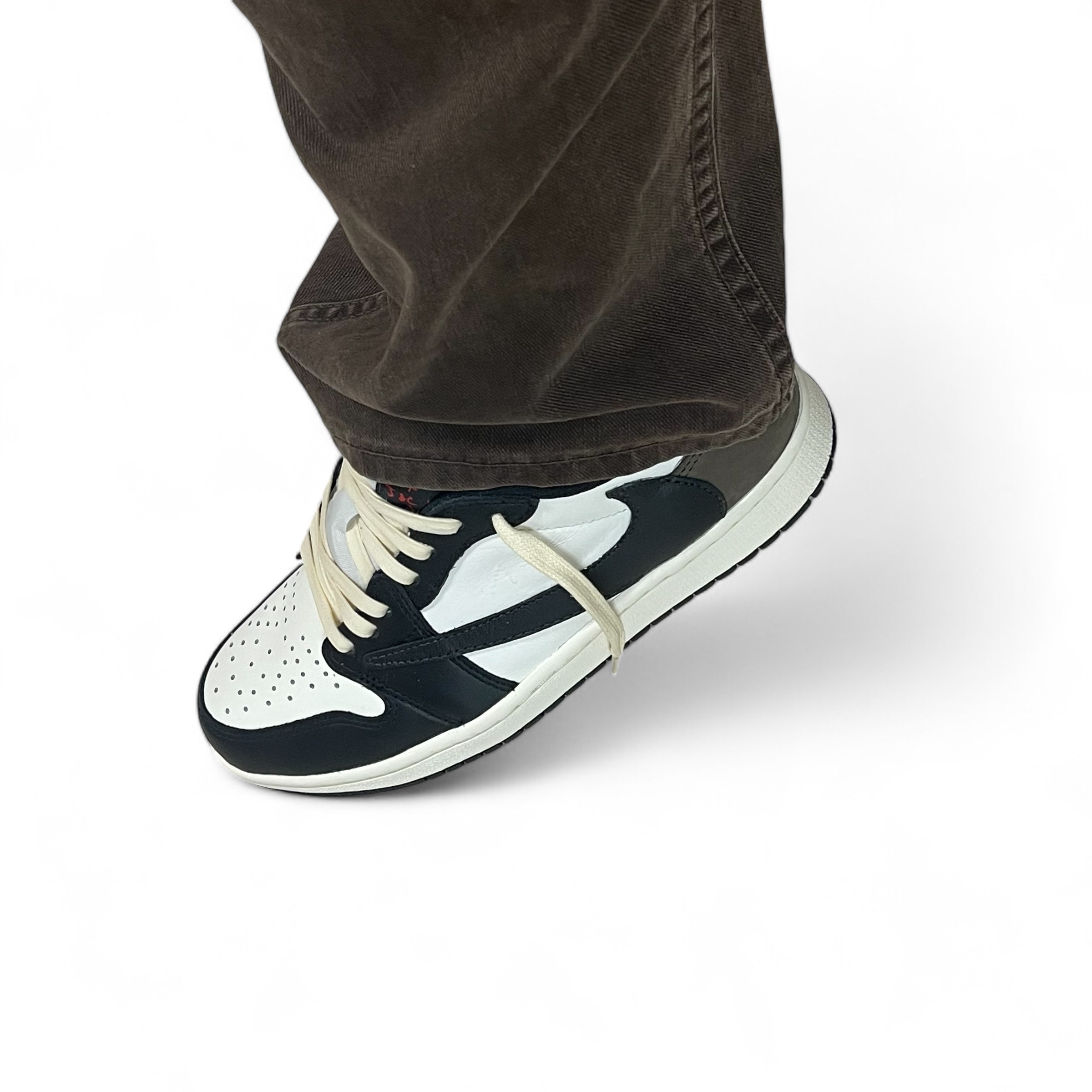 Jordan 1 Retro Low OG Mocha, (GS) Jordan 1 Retro Low OG Mocha 착용 스타일 - 4