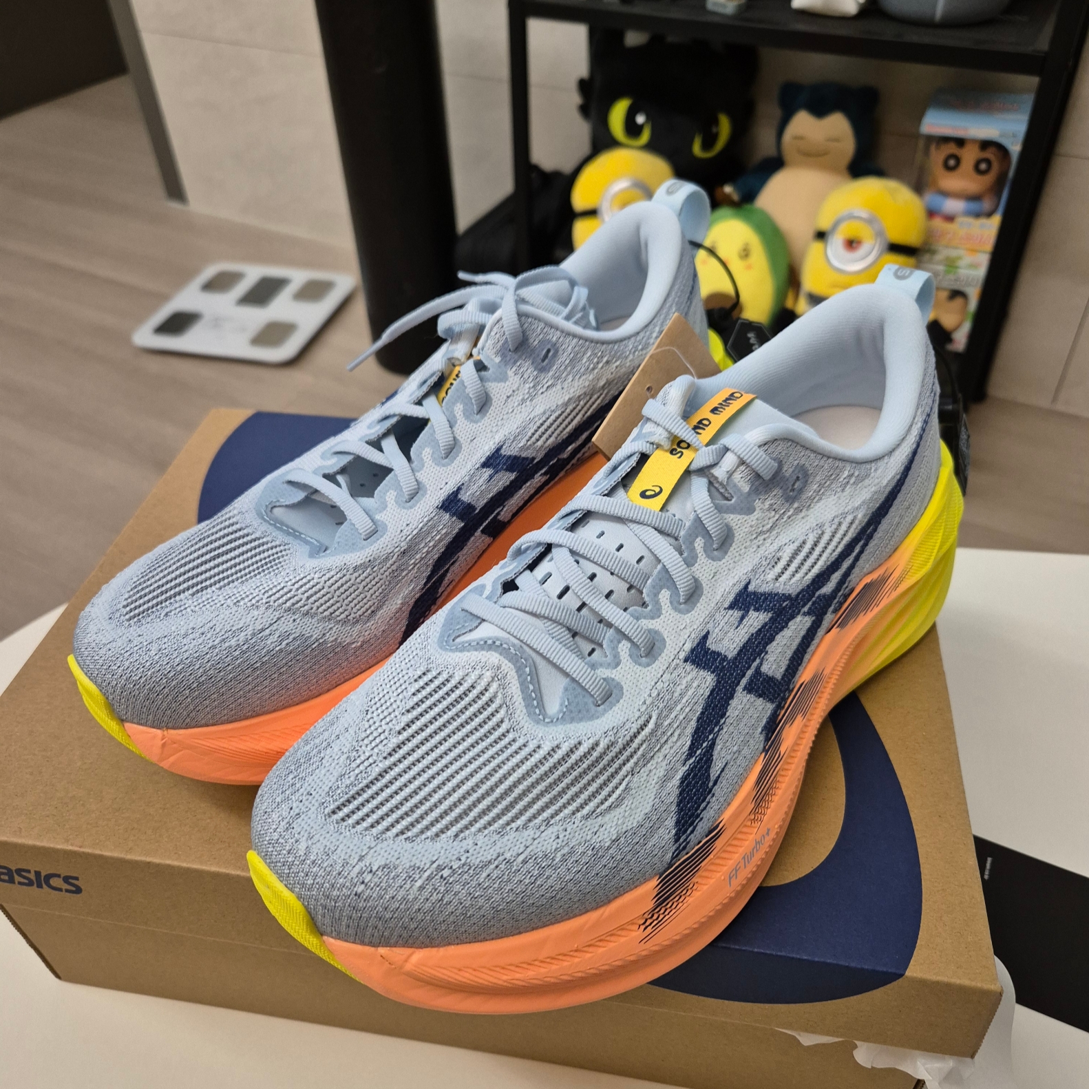 Asics Superblast 2 Paris Cool Grey Safety Yellow 착용 스타일 - 4