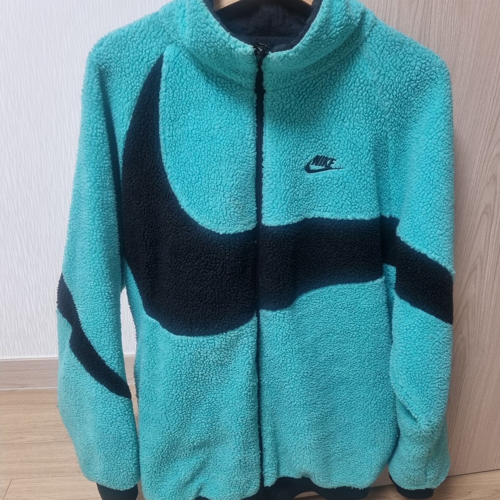 Nike Big Swoosh Full Zip Jacket Hyper Jade Black 착용 스타일