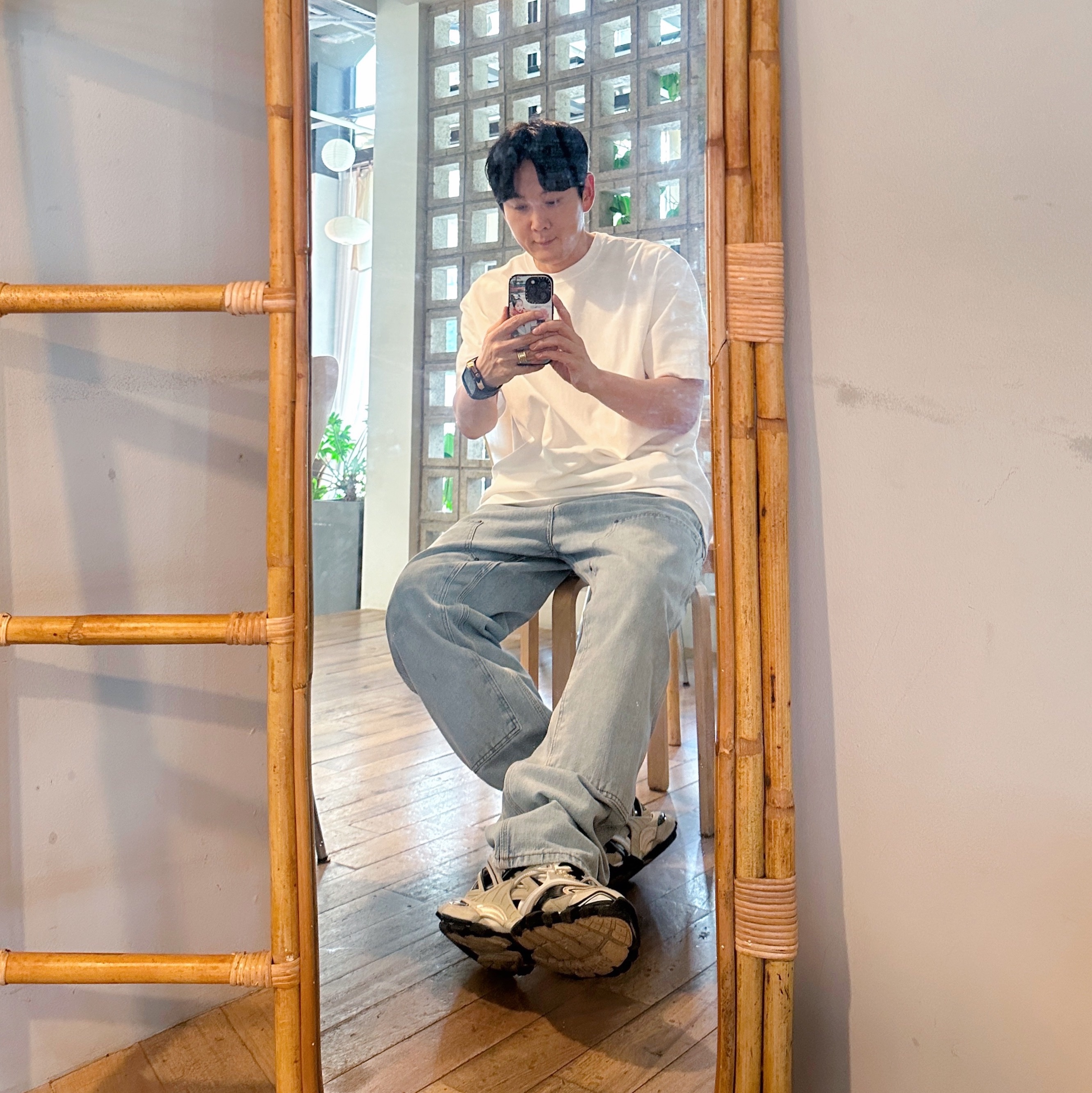 Balenciaga Track.2 Sneakers Beige Black 착용 스타일