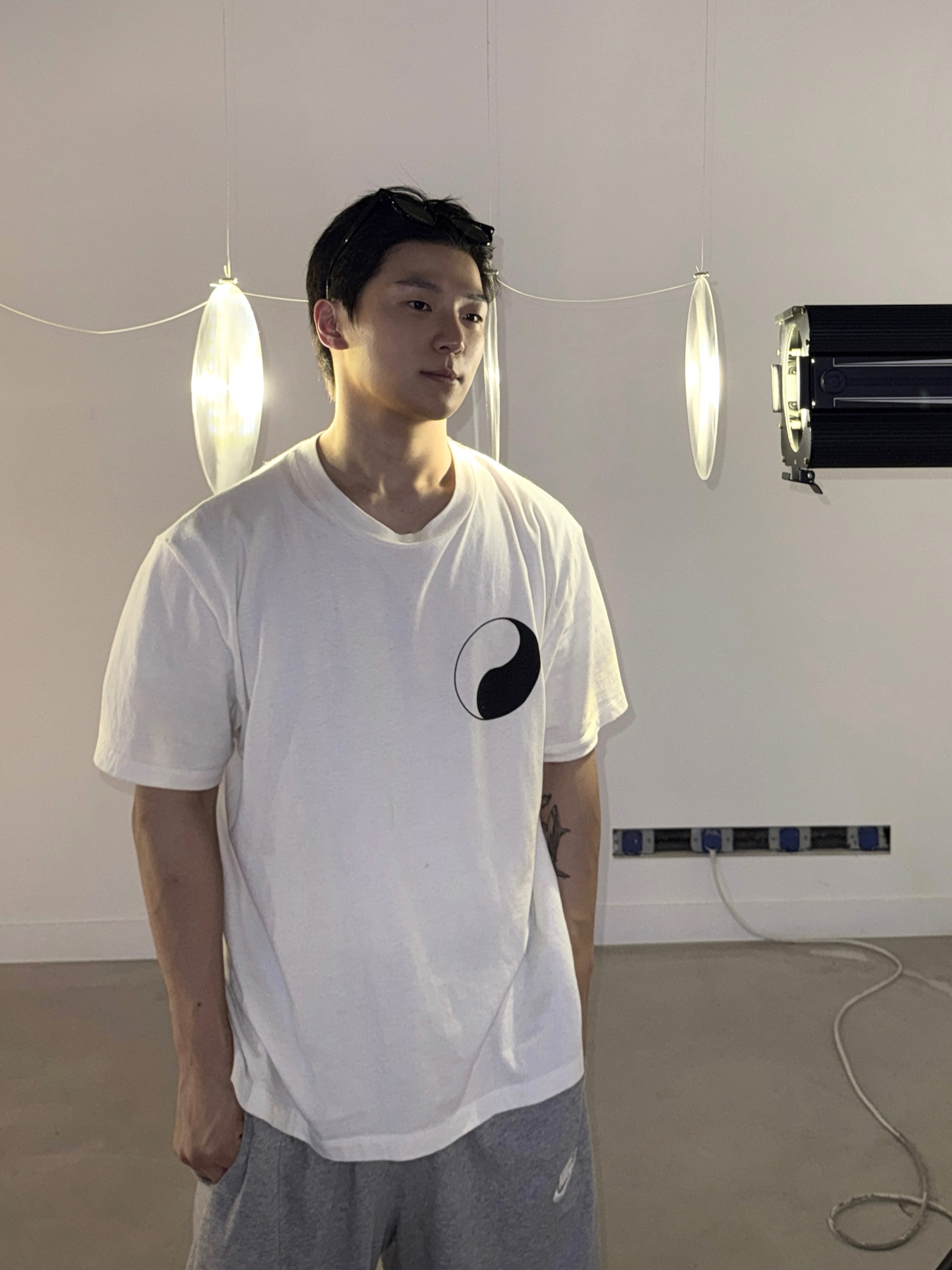Our Legacy Work Shop Box T-Shirt Yin Yang White, Gentle Monster x Maison Margiela MM010 Clear Black 착용 스타일 - 2