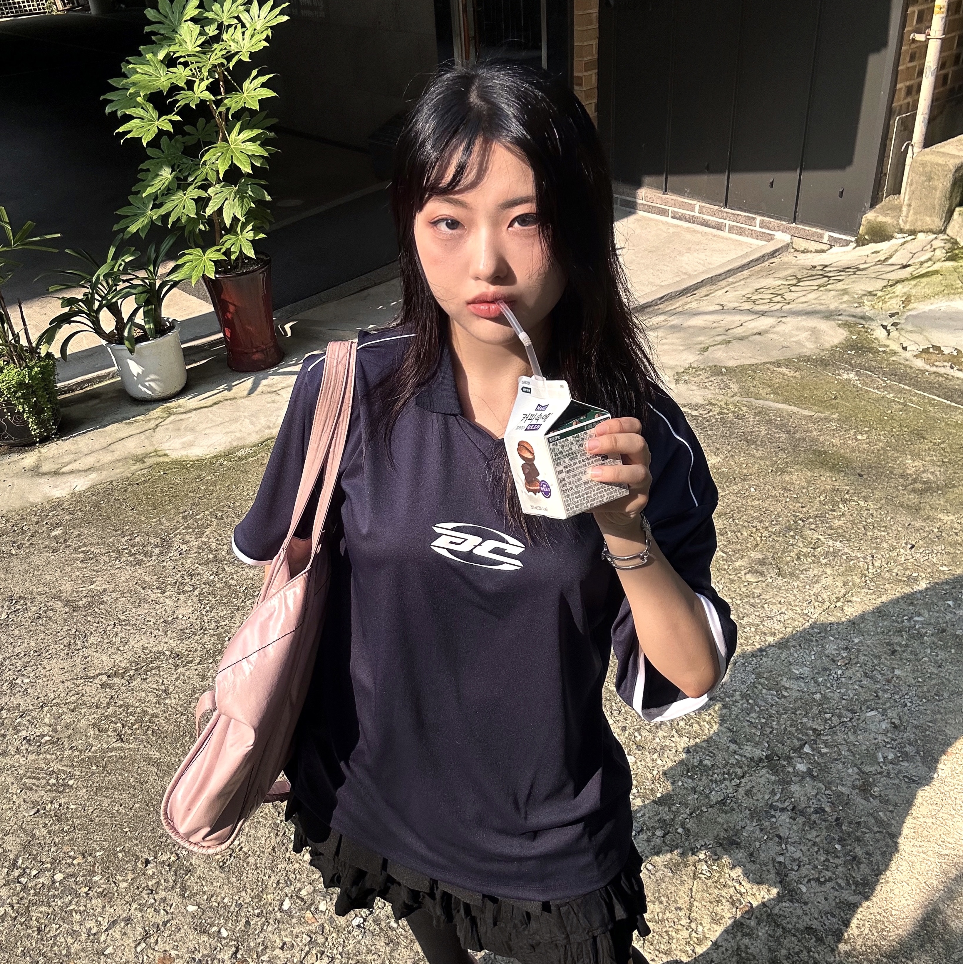 Matin Kim Big Coating Tote Bag Pink 착용 스타일 - 1