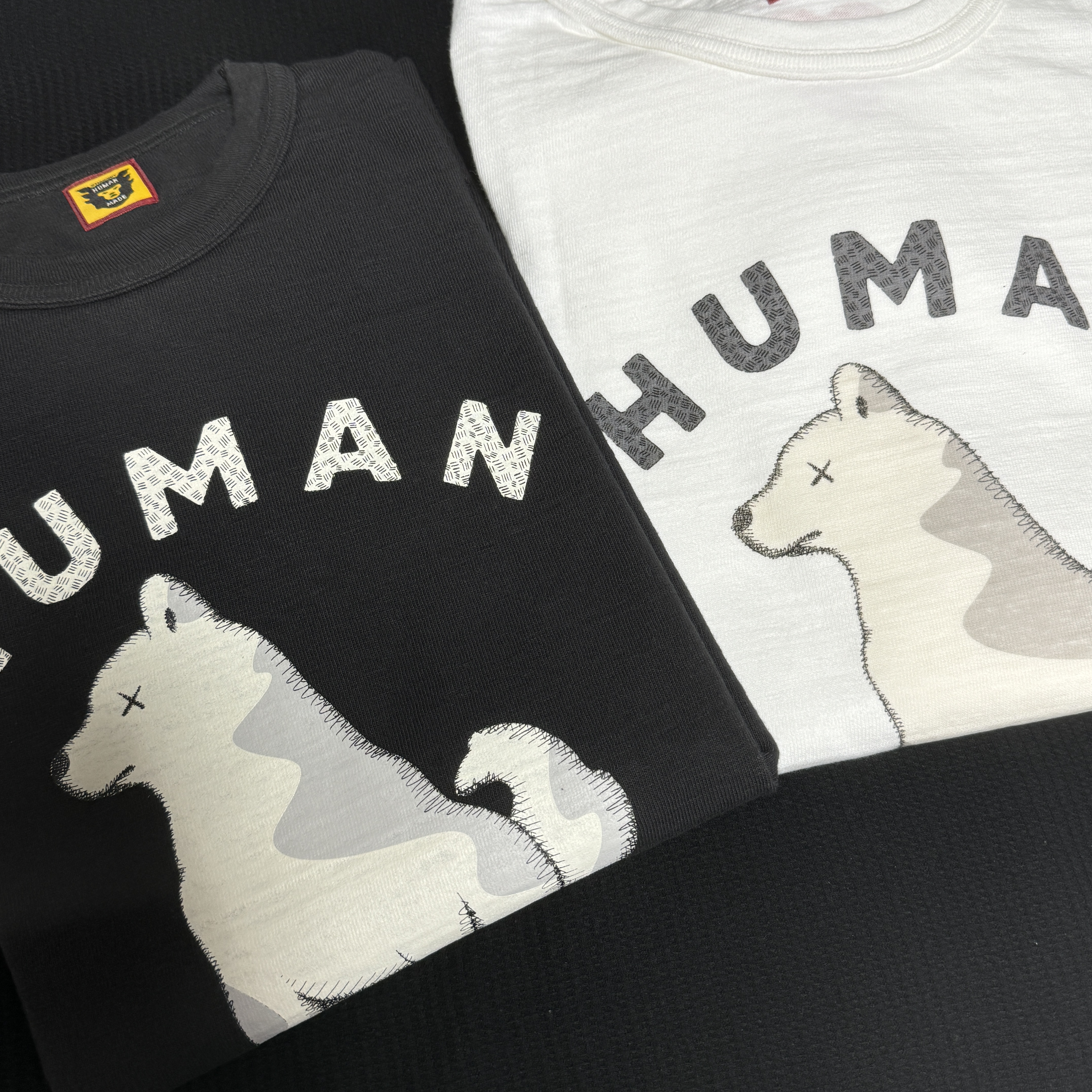 Human Made x Kaws Graphic T-Shirt White - Seoul Store Exclusive, Human Made x Kaws Graphic T-Shirt Black - Seoul Store Exclusive 착용 스타일 - 1
