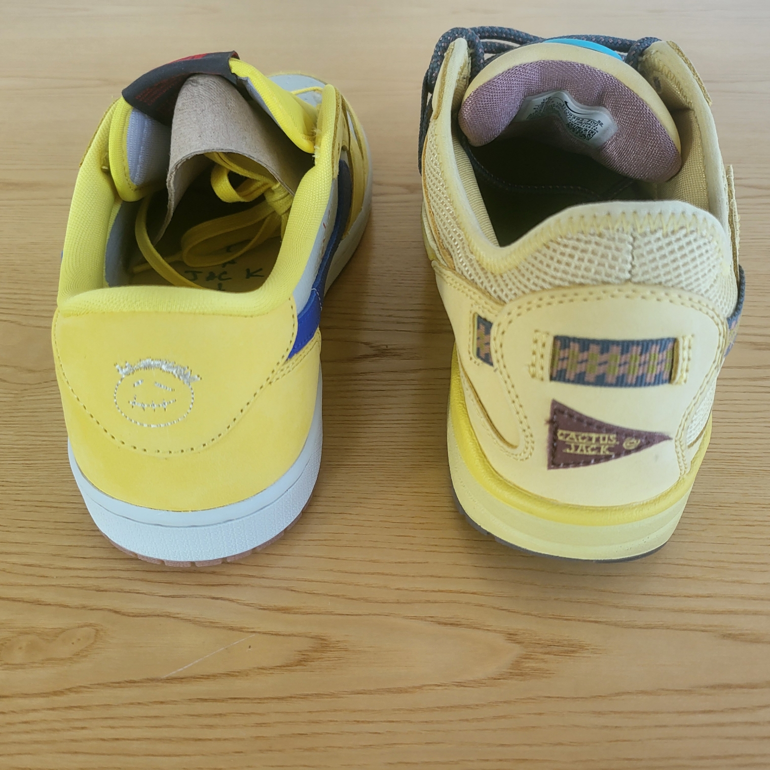 Nike x Travis Scott Air Max 1 Cact.us Gold, (W) Jordan 1 x Travis Scott Retro Low OG SP Canary 착용 스타일 - 2