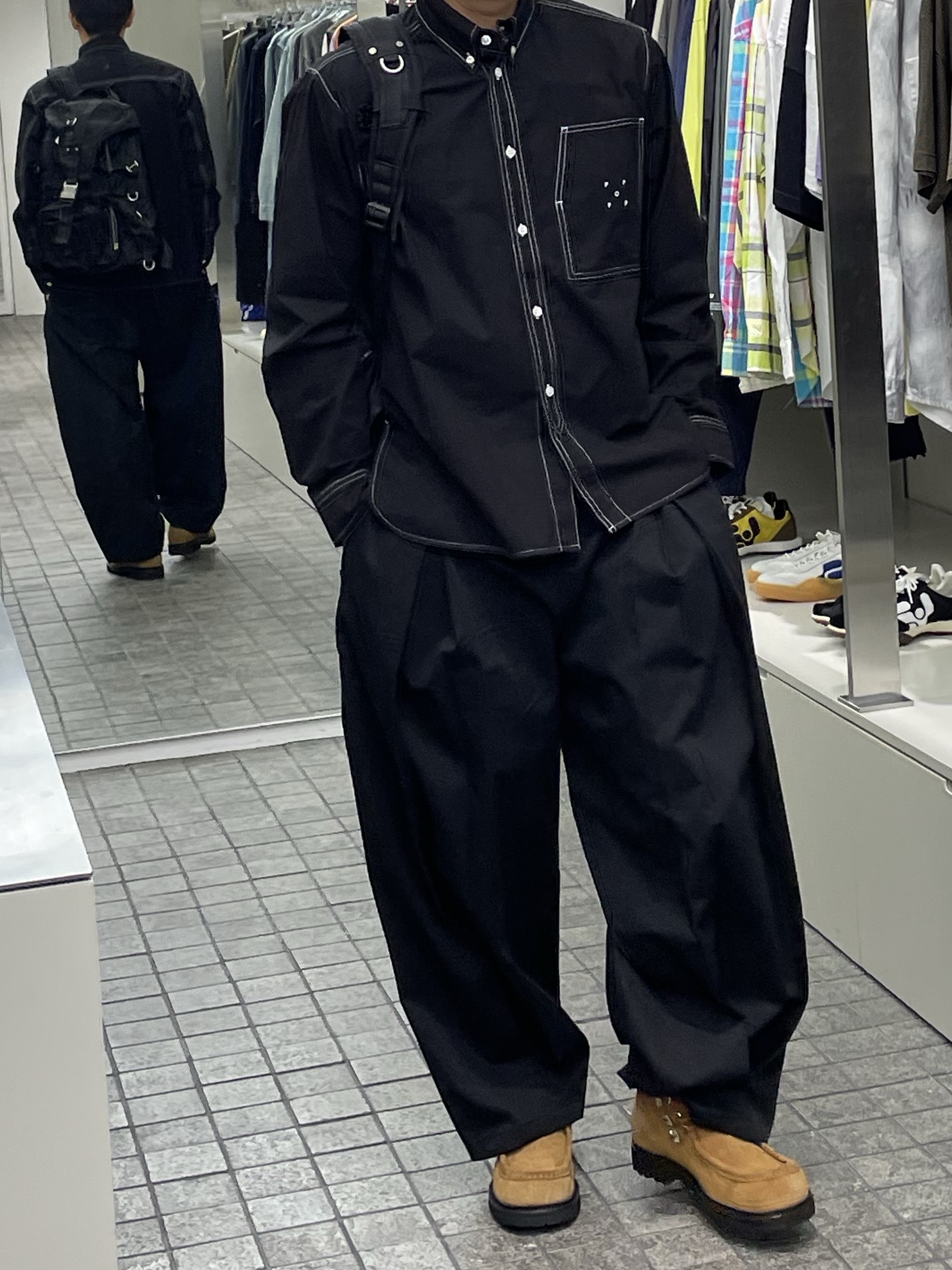 Toga Virilis AJ1356 Suede Brown - 24FW, Sage Nation Box Pleat Trouser Black - 24FW 착용 스타일 - 4