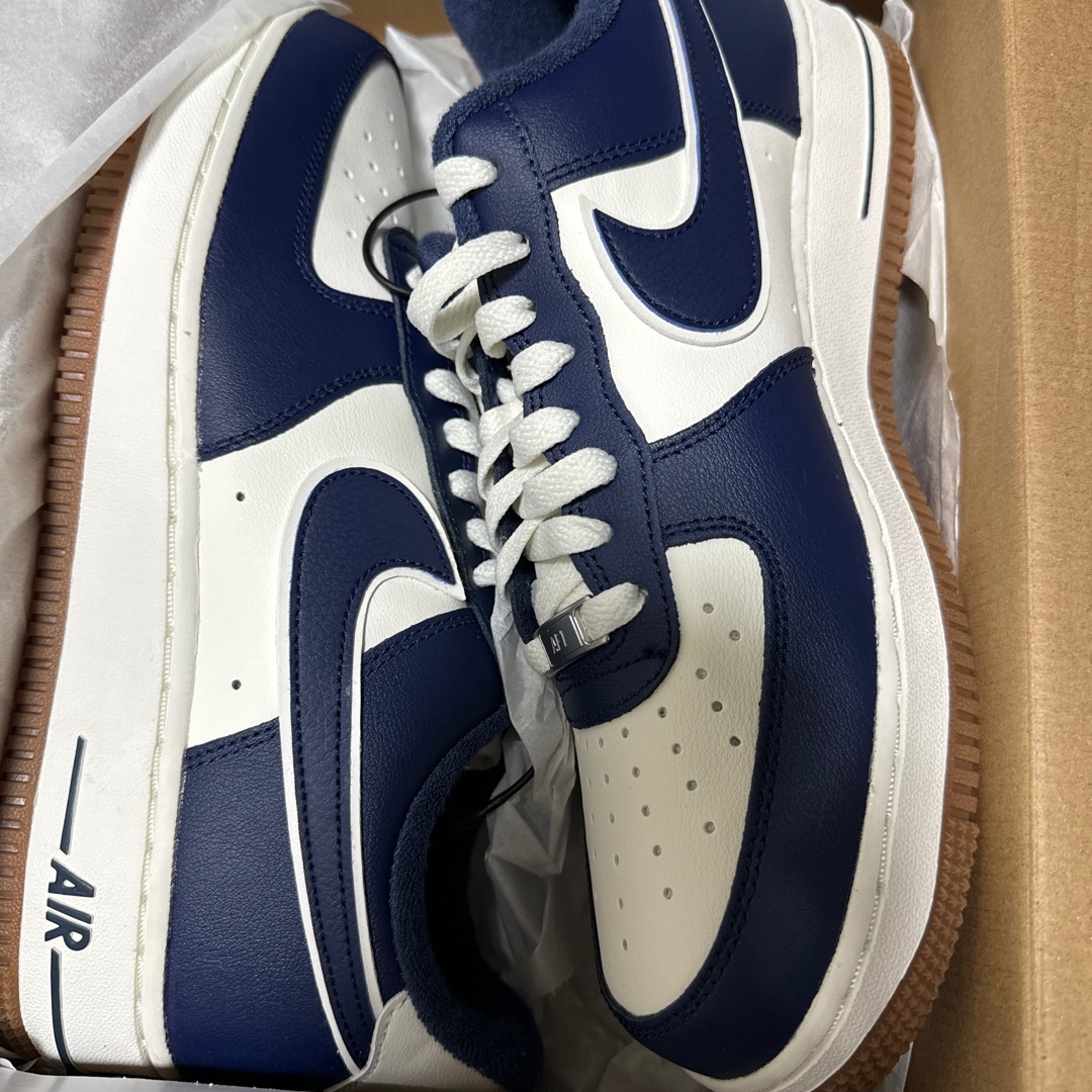 Nike Air Force 1 '07 LV8 Midnight Navy 착용 스타일
