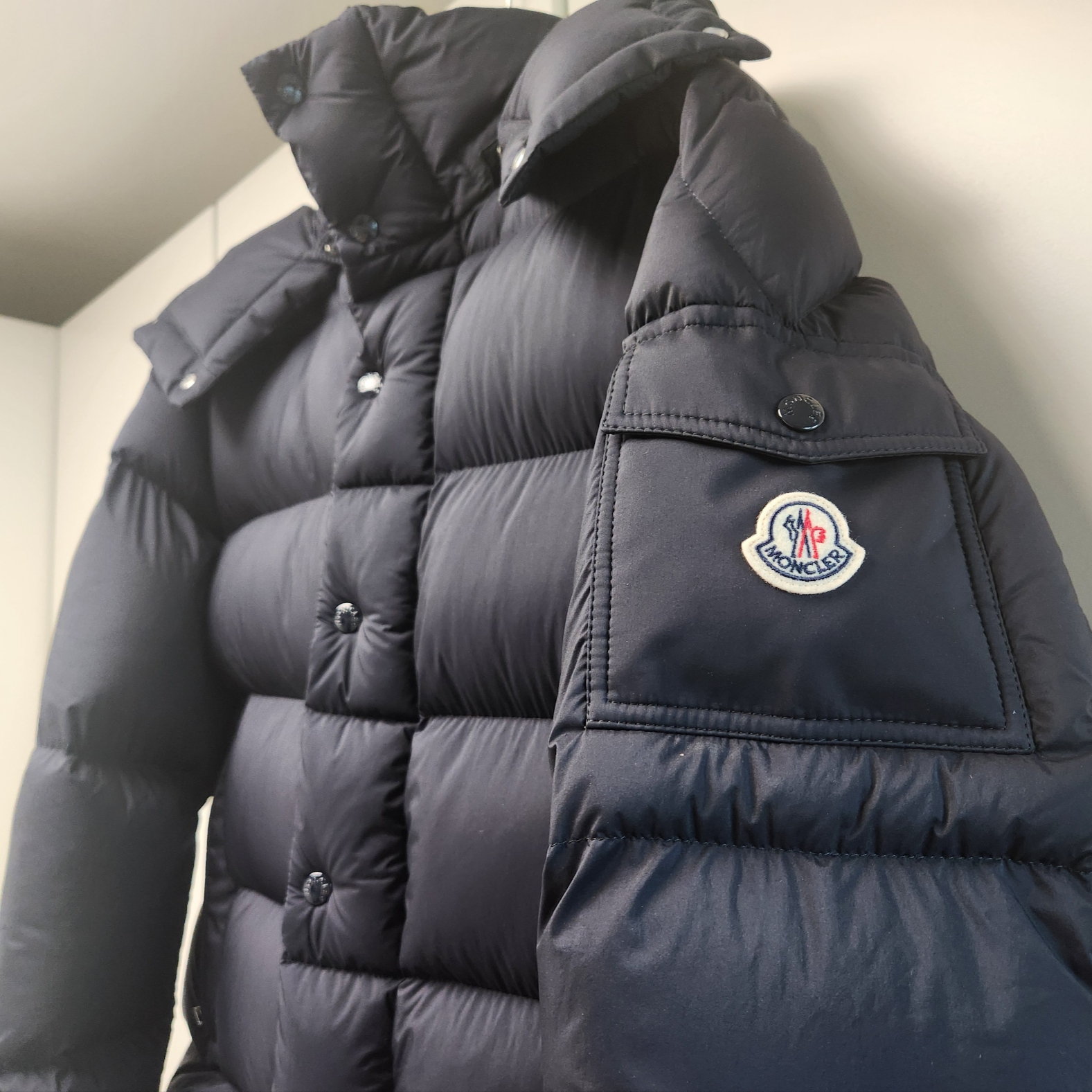 Moncler Vezere Short Down Jacket Night Blue - 23FW 착용 스타일 - 2