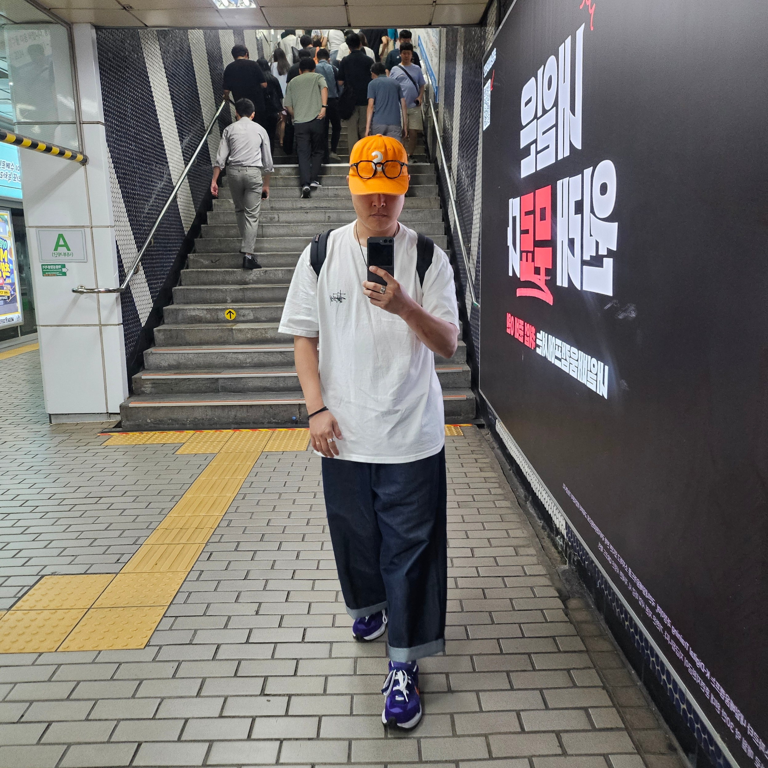 Supreme Pigment Canvas S Logo 6-Panel Orange - 23SS, Stussy Melted T-Shirt White 착용 스타일 - 2