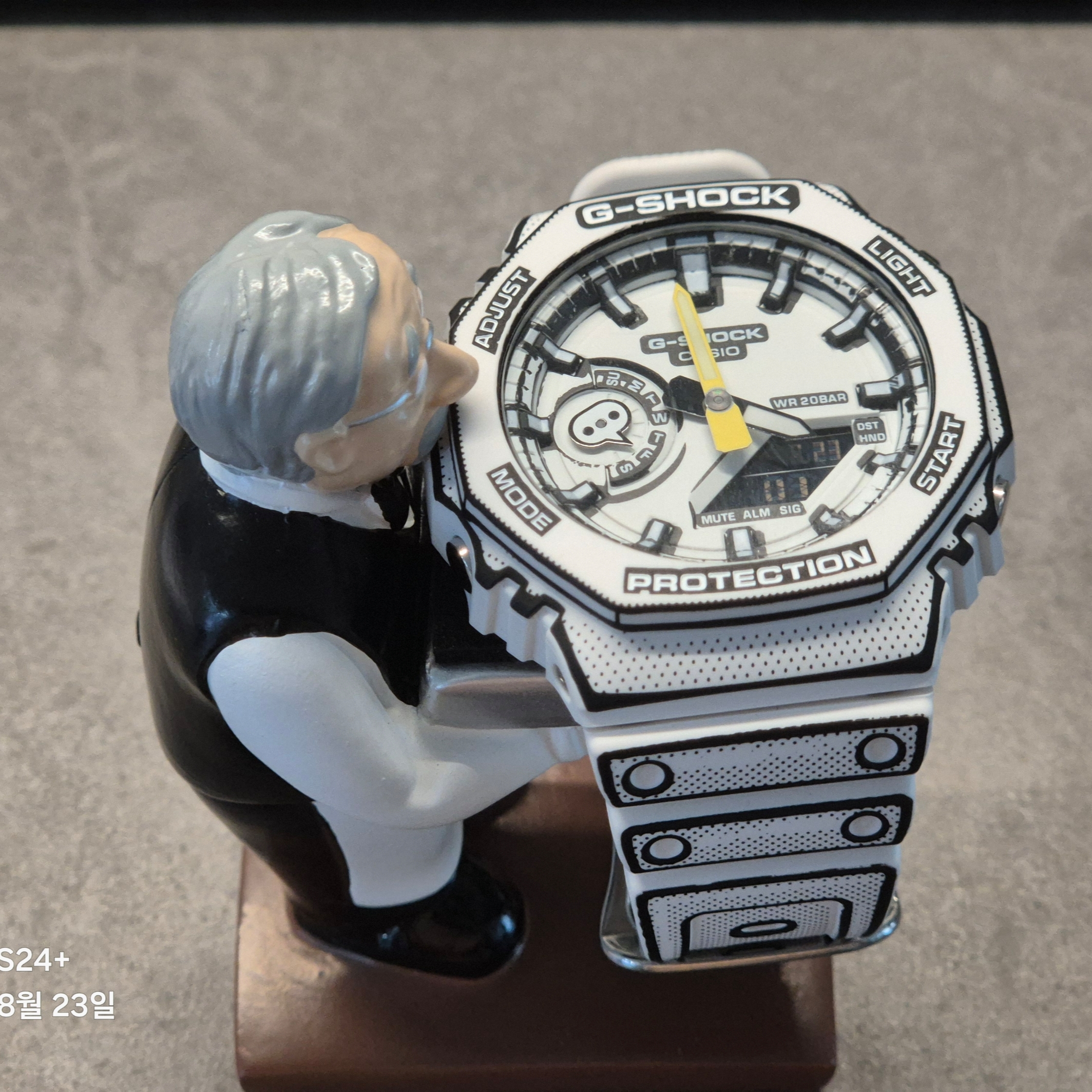 Casio G-Shock GA-2100MNG-7A 착용 스타일