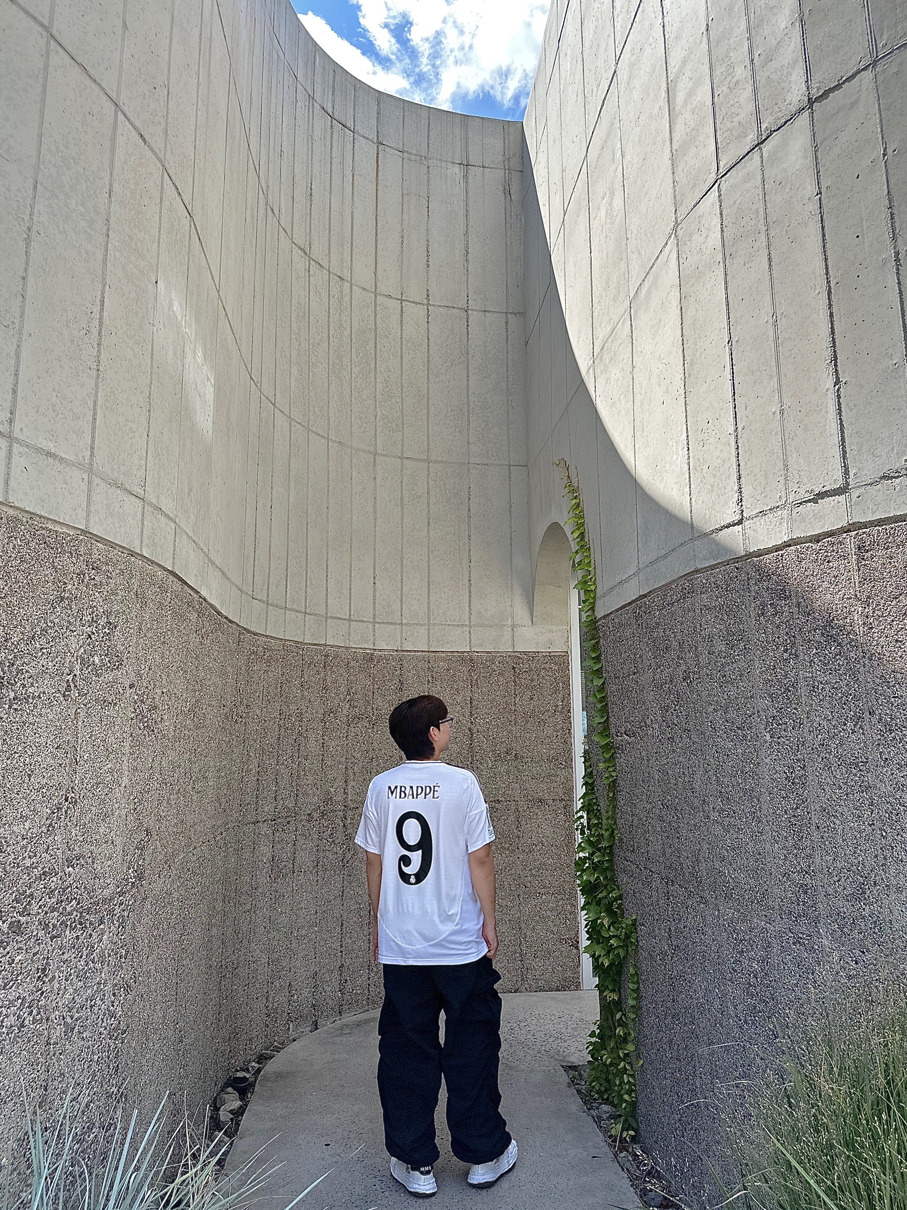 Adidas Real Madrid 2024/25 Home Jersey White - KR Sizing (Non Marking Ver.), Maison Mihara Yasuhiro Blakey OG Sole Canvas Low-top Sneakers White 착용 스타일 - 1