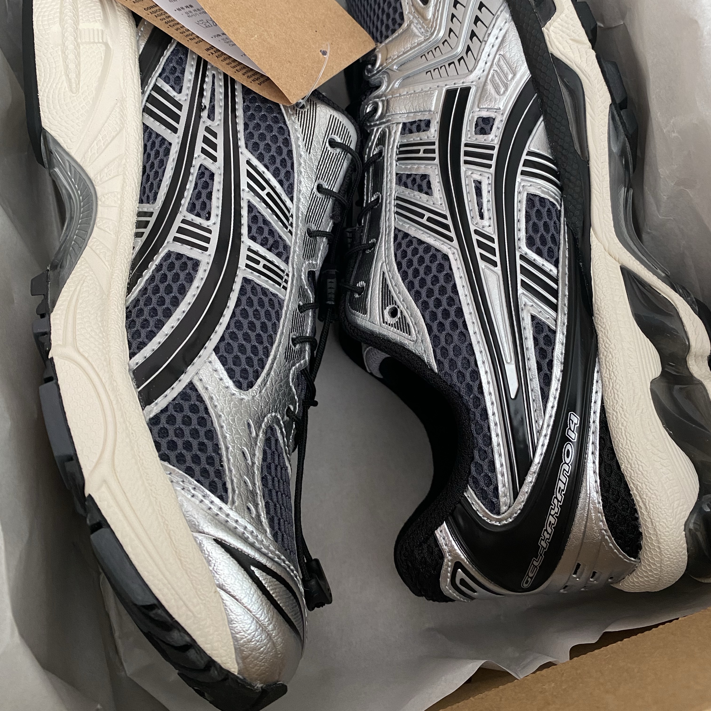 Asics Unlimited Gel-Kayano 14 Carrier Grey Black 착용 스타일