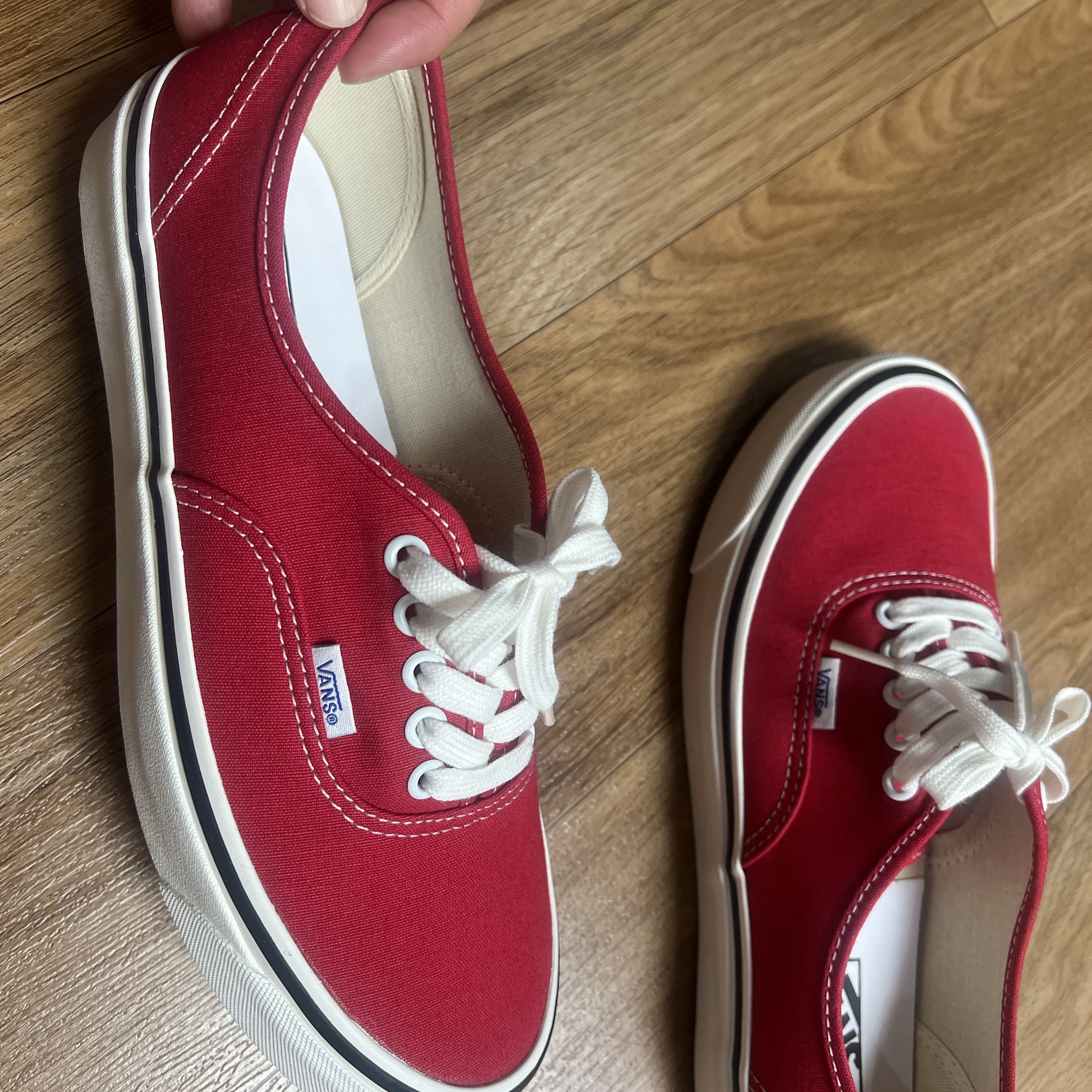 Vans Authentic 44 DX Anaheim Factory Racing Red 착용 스타일 - 3