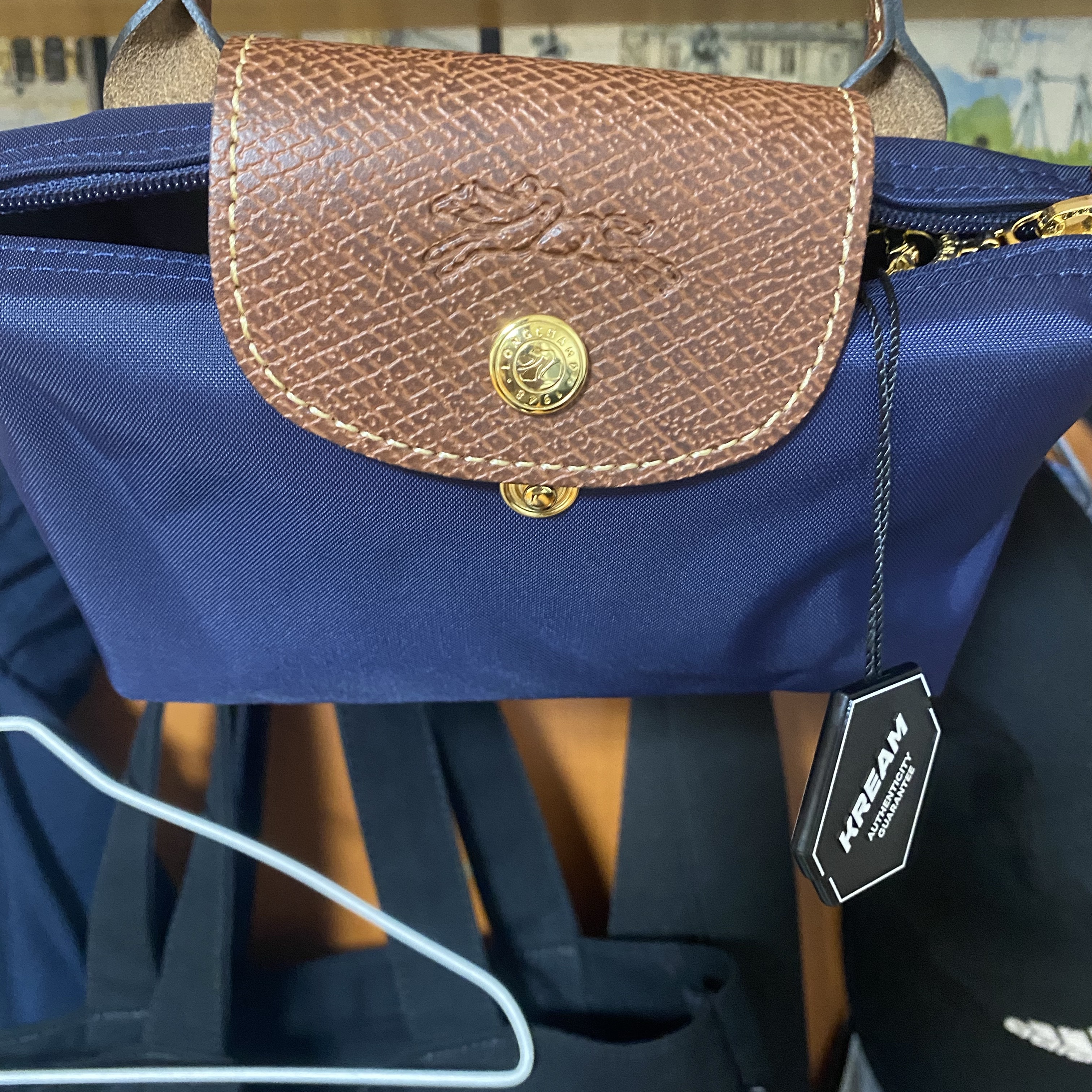 Longchamp Le Pliage Original Handle Pouch Blue Navy 착용 스타일