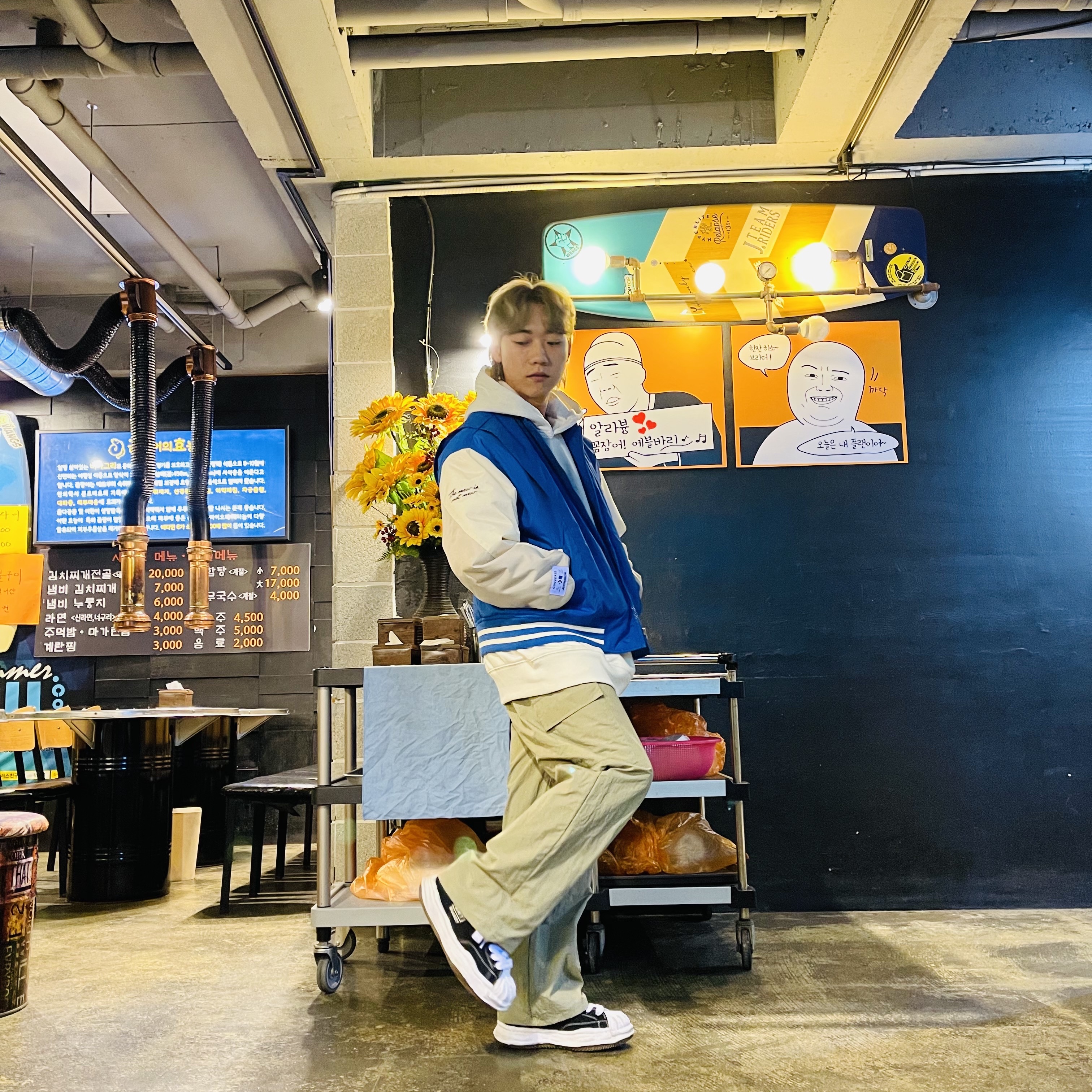 Palace Reacto Tri-Ferg Hood White - 23SS, Converse x Ader Error Shapes Varsity Jacket Cobalt 착용 스타일 - 1