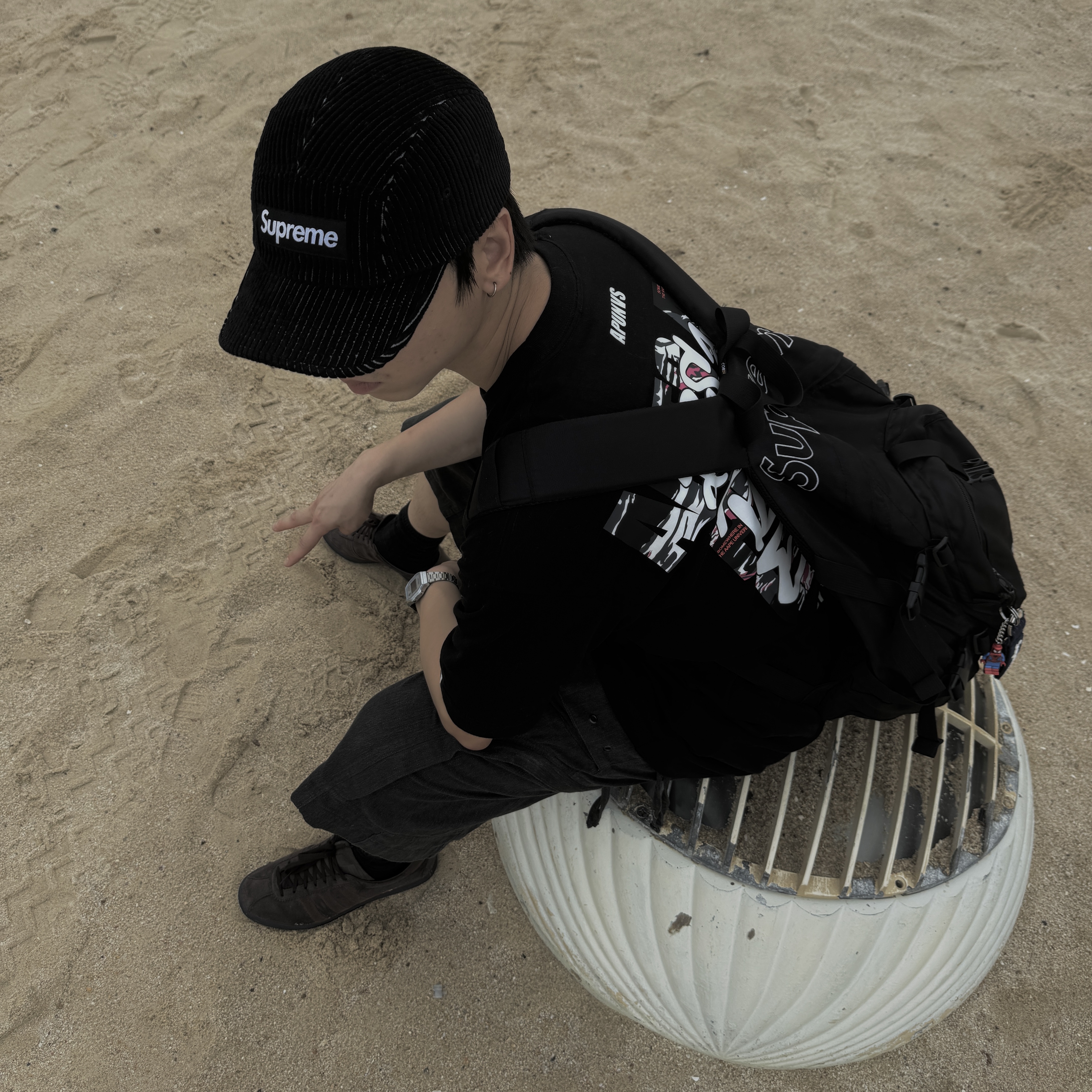 Supreme Corduroy Camp Cap Black - 22FW, AAPE Theme Long Tee Black 착용 스타일 - 1