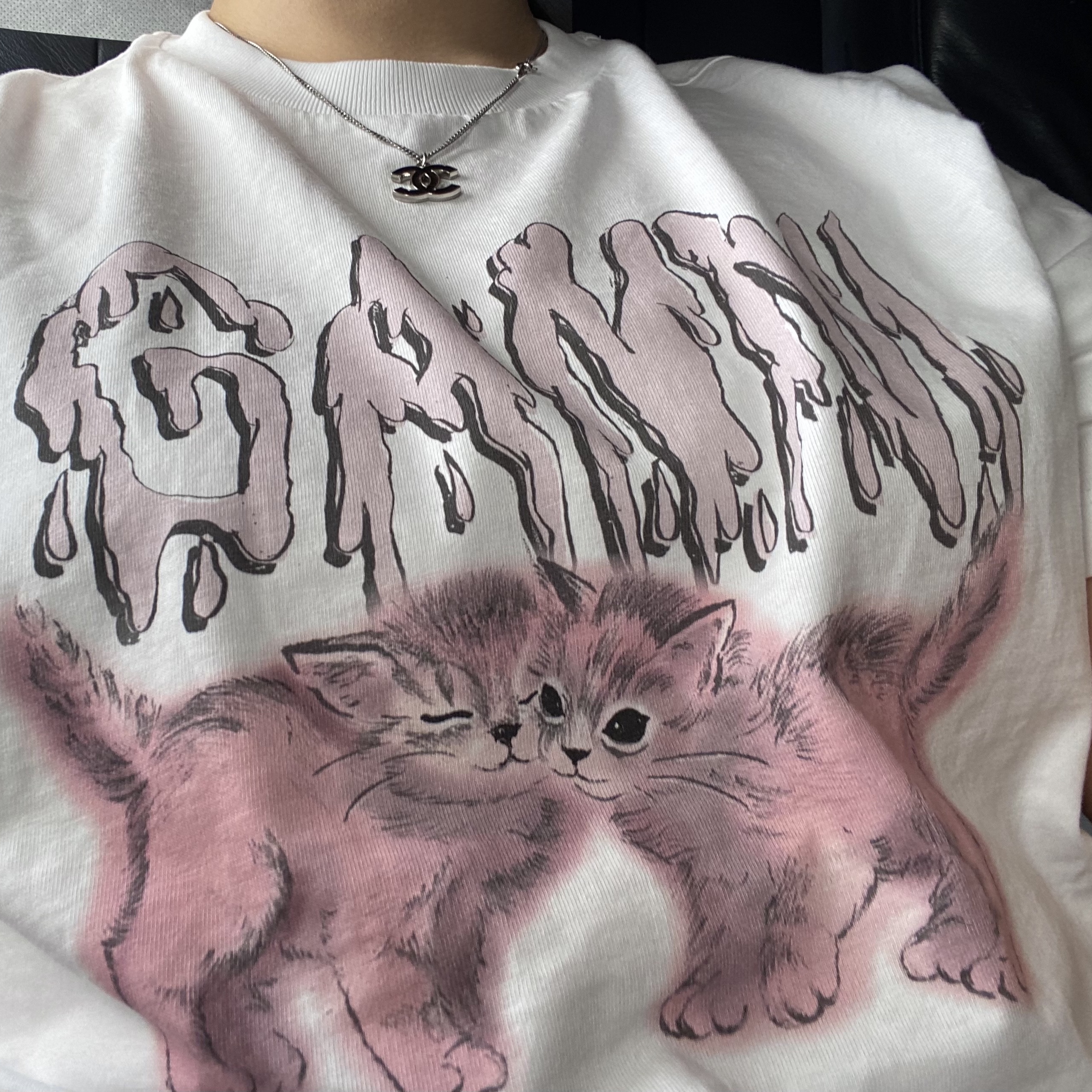 (W) Ganni Relaxed Cats T-Shirts White 착용 스타일