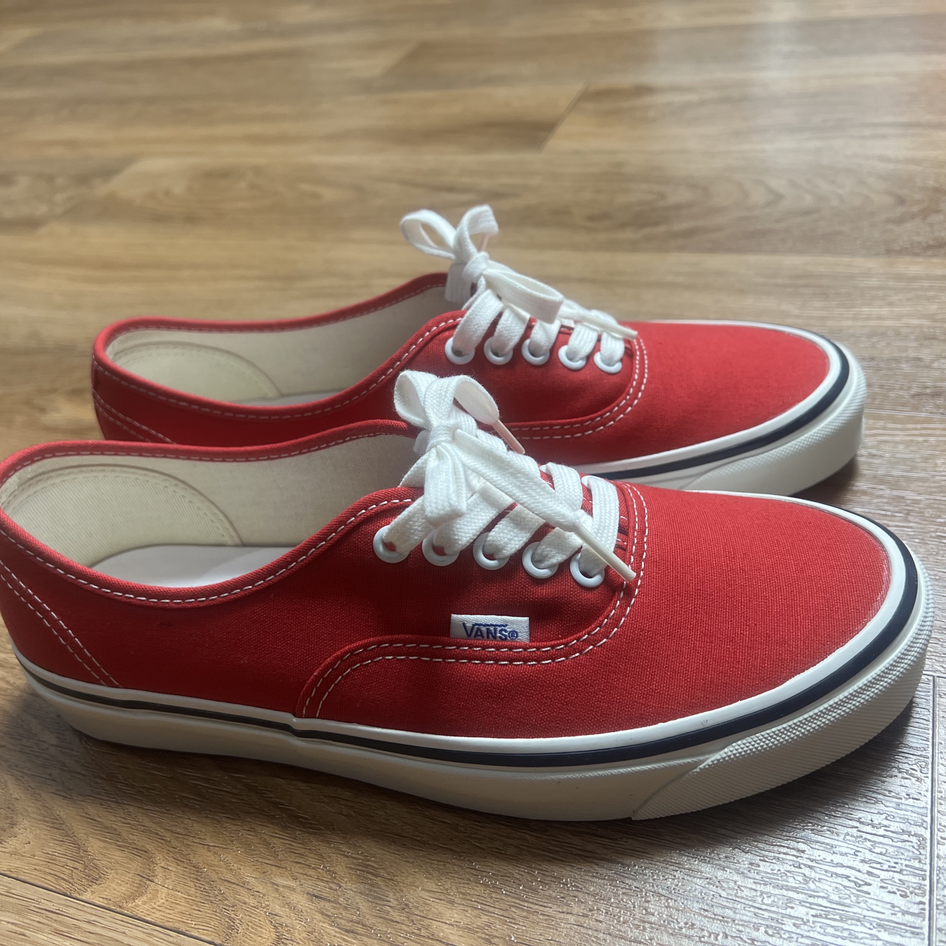 Vans Authentic 44 DX Anaheim Factory Racing Red 착용 스타일 - 1