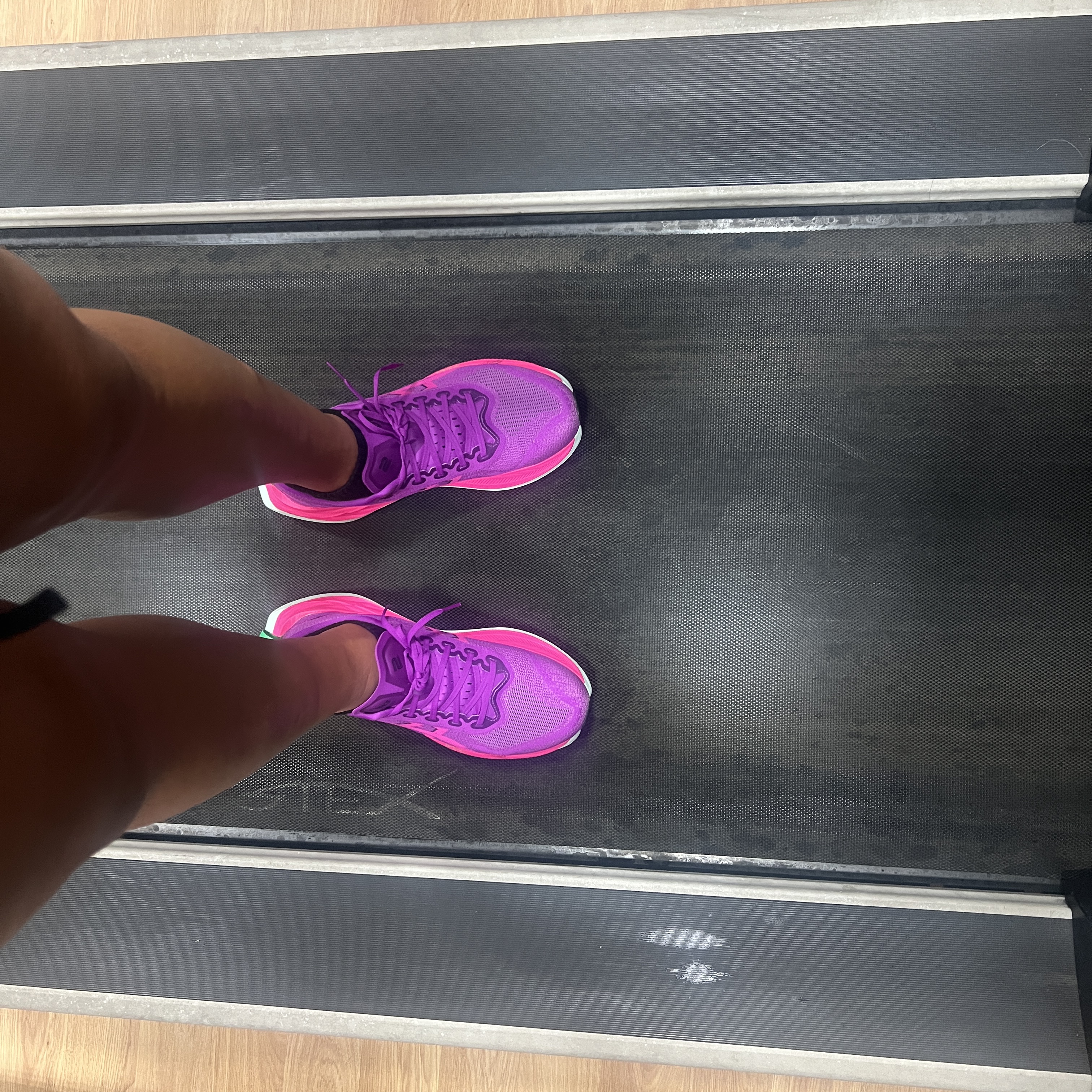 Asics Superblast 2 Bold Magenta Pink Glo 착용 스타일