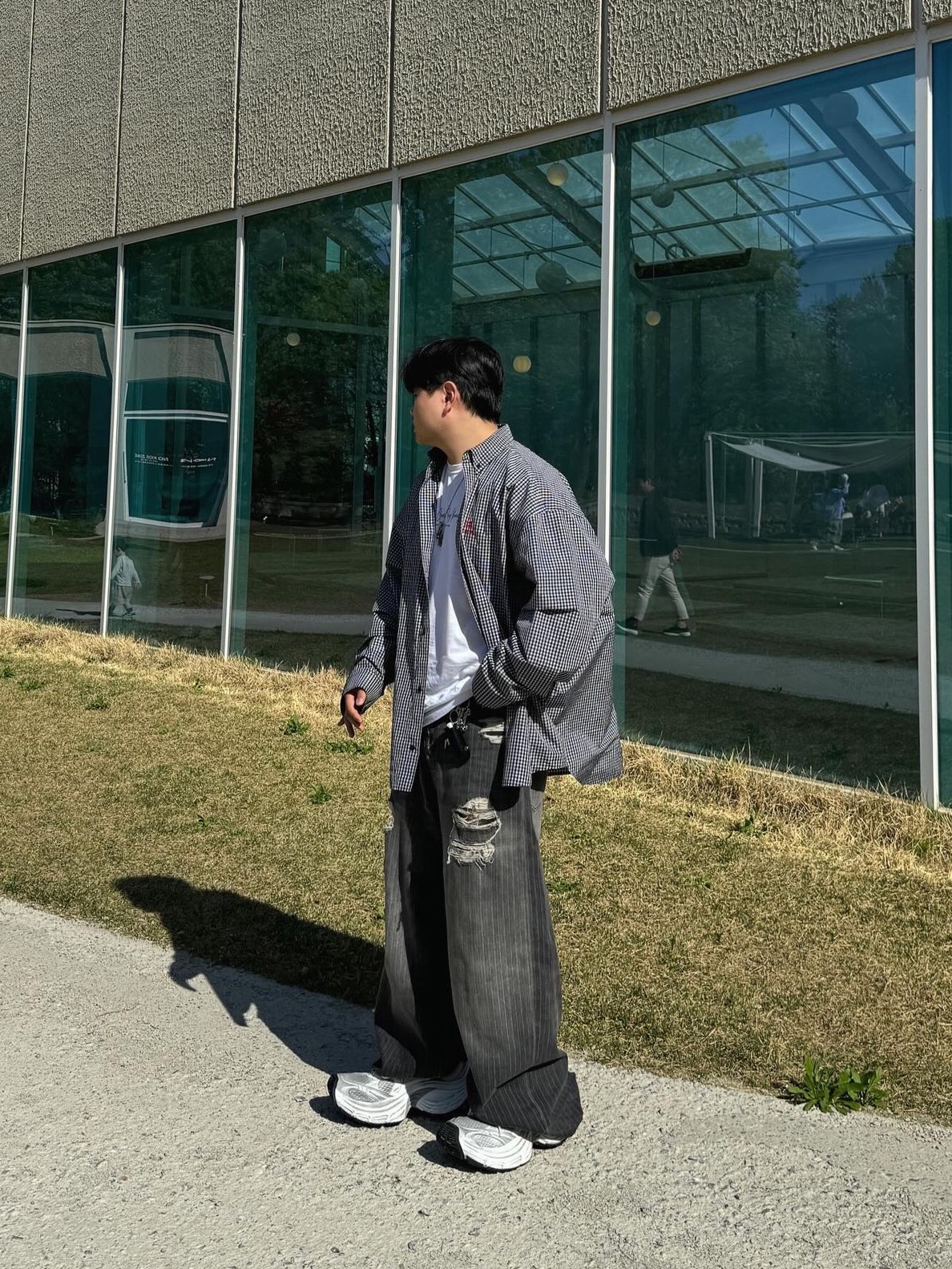 Balenciaga 10XL Sneakers White Grey Silver Black 착용 스타일