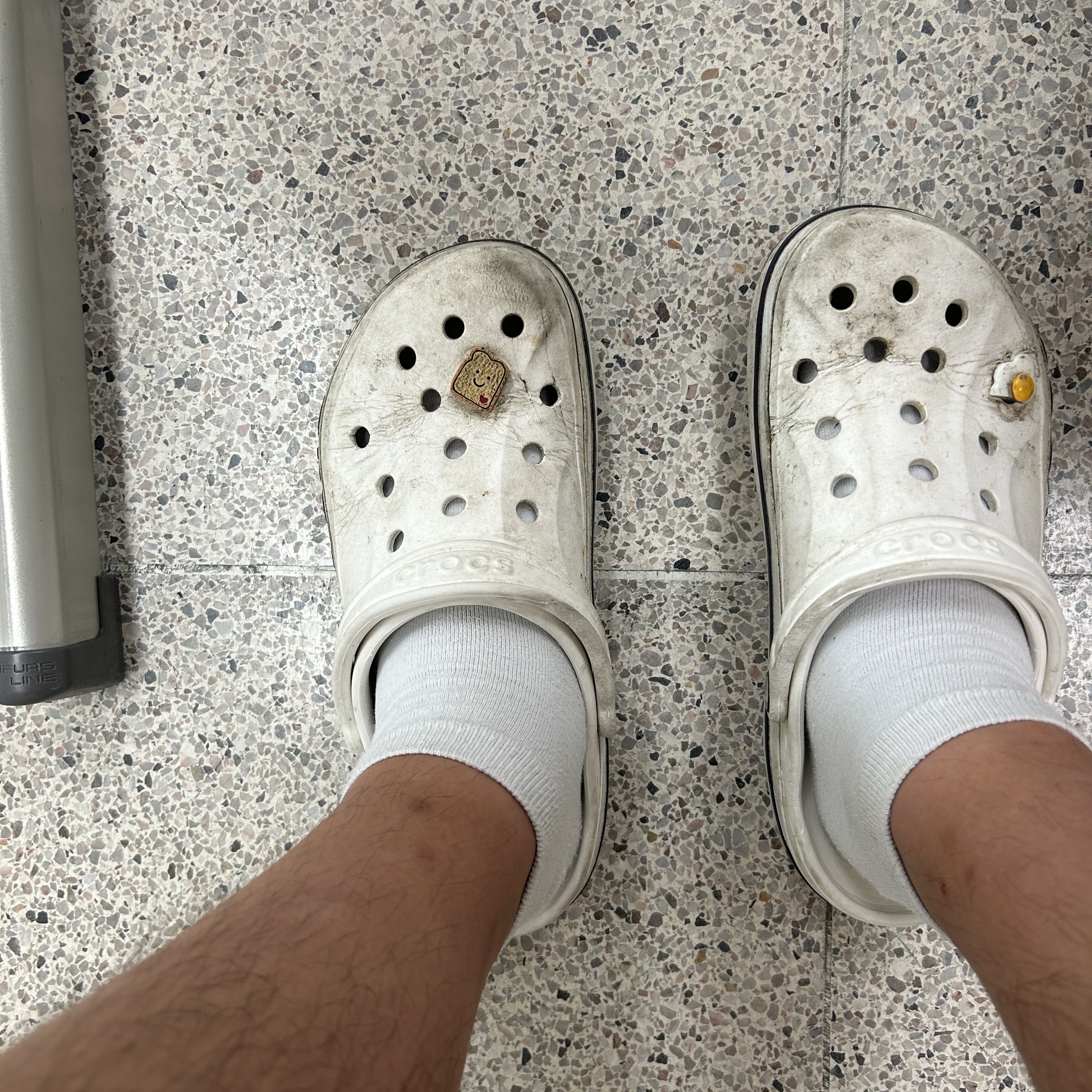 Crocs Bayaband Clog White Navy 착용 스타일