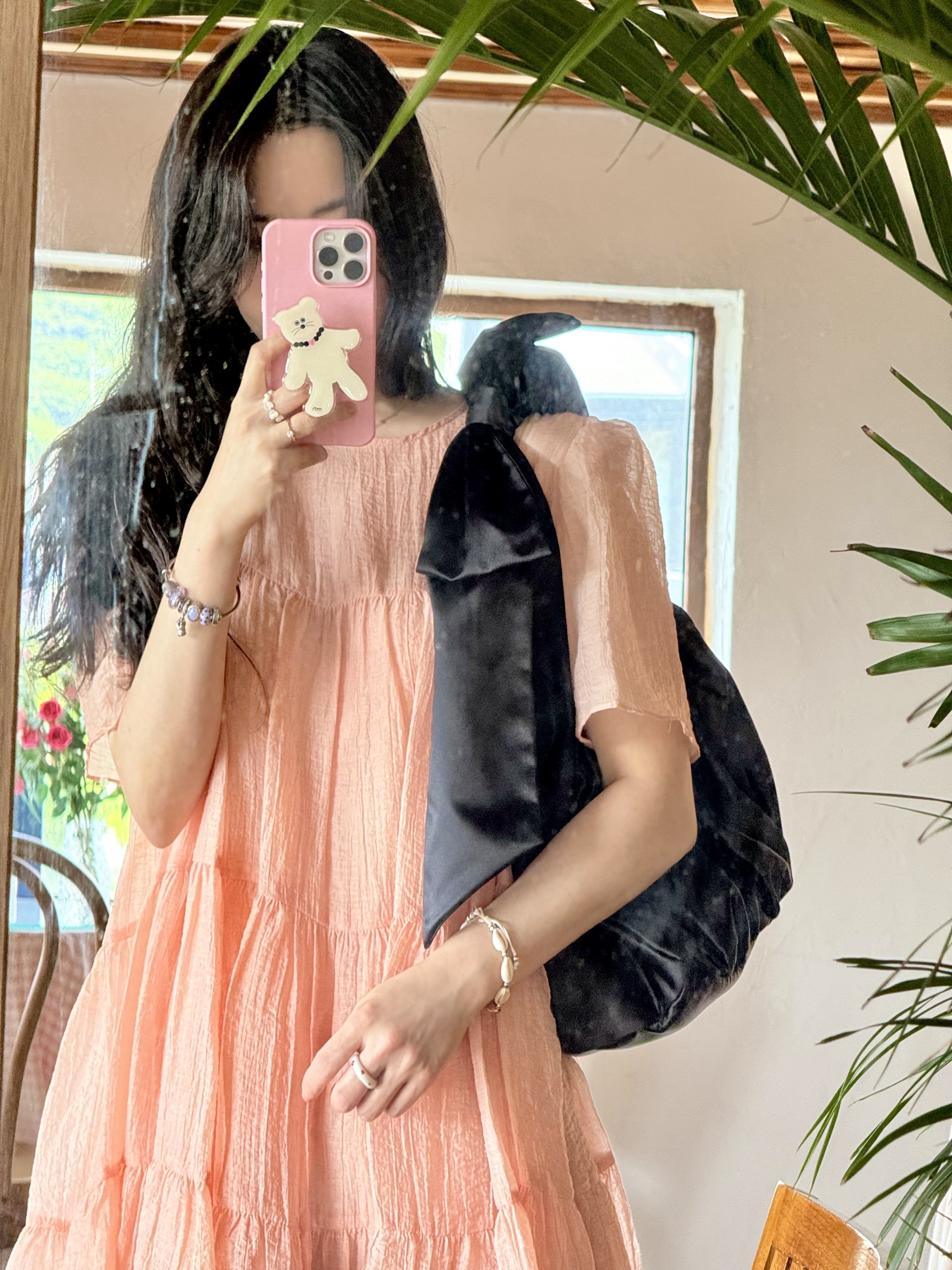 & Other Stories Large Satin Bow Bag Black, Nff Color Parts Ring Glitter White 착용 스타일 - 1