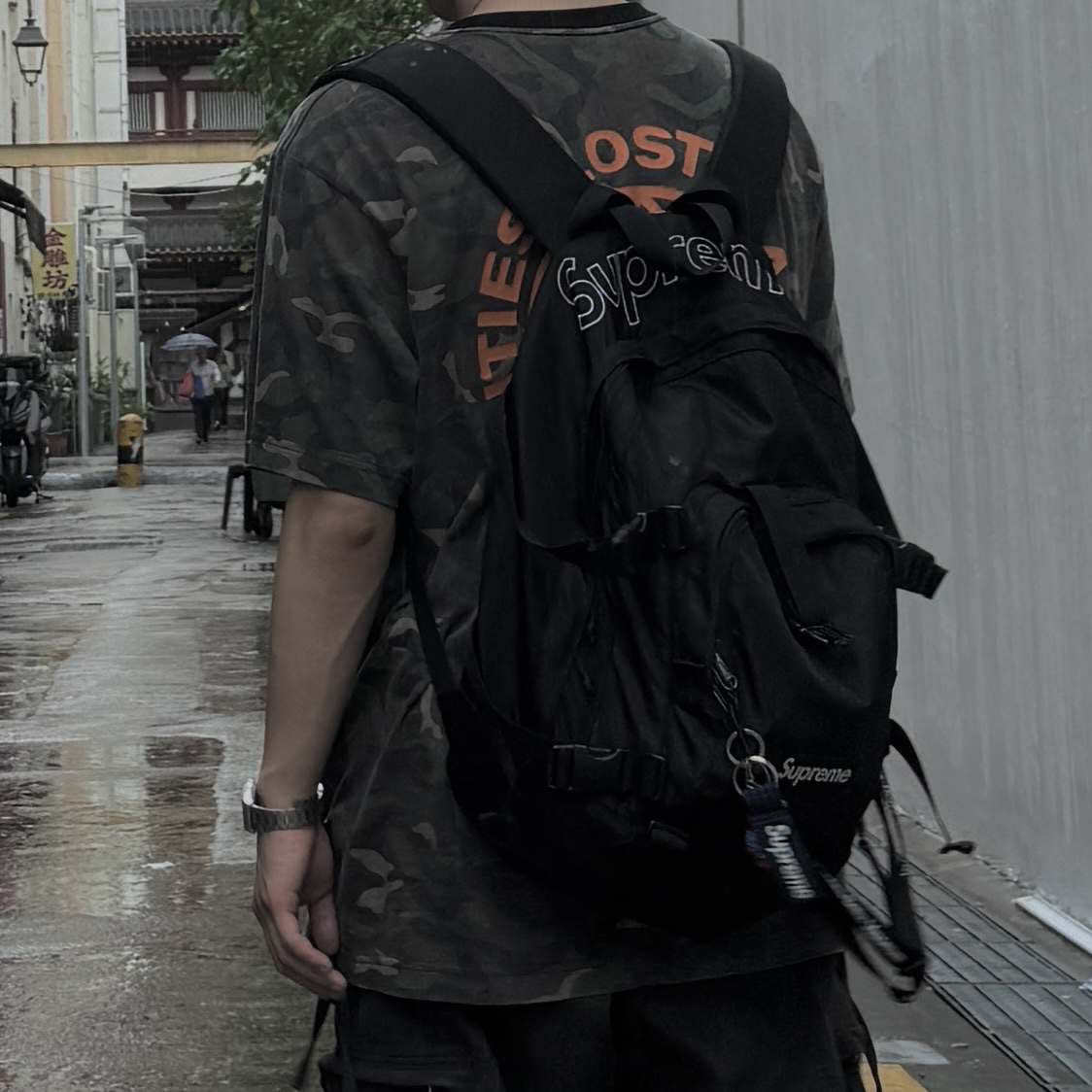 Supreme Backpack Black - 19FW, Adidas Samba OG Black White Gum 착용 스타일 - 2