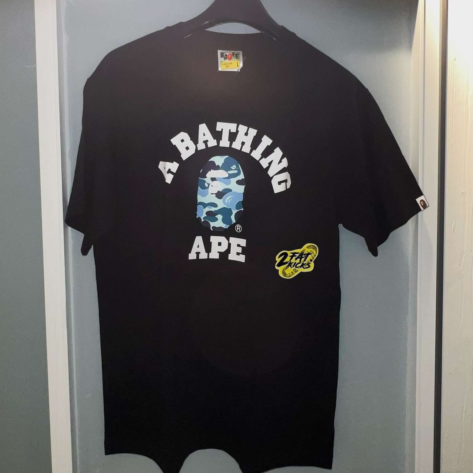 BAPE ABC Camo College T-Shirt Black Blue 착용 스타일 - 3