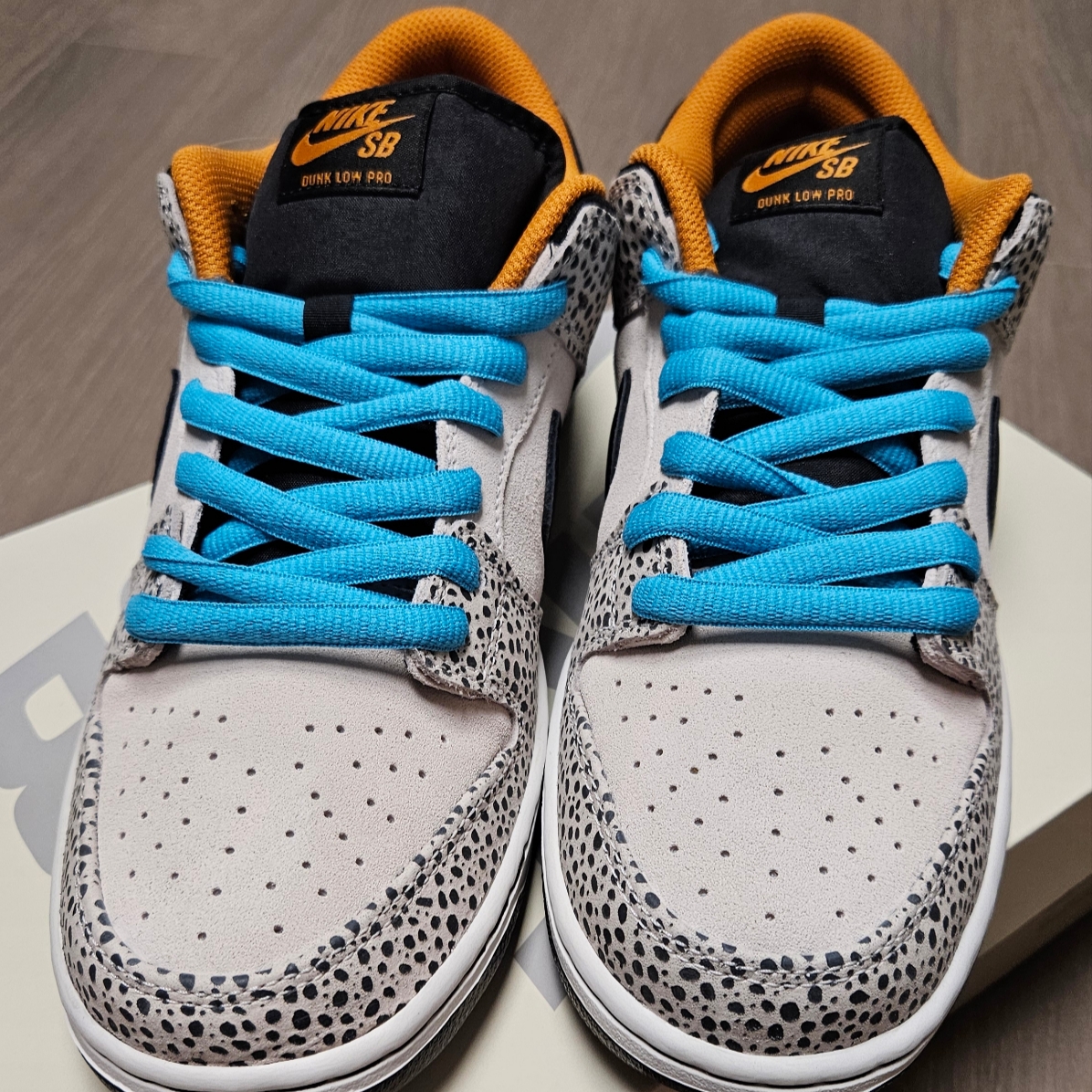 Nike SB Dunk Low Pro Electric Phantom and Black 착용 스타일 - 2