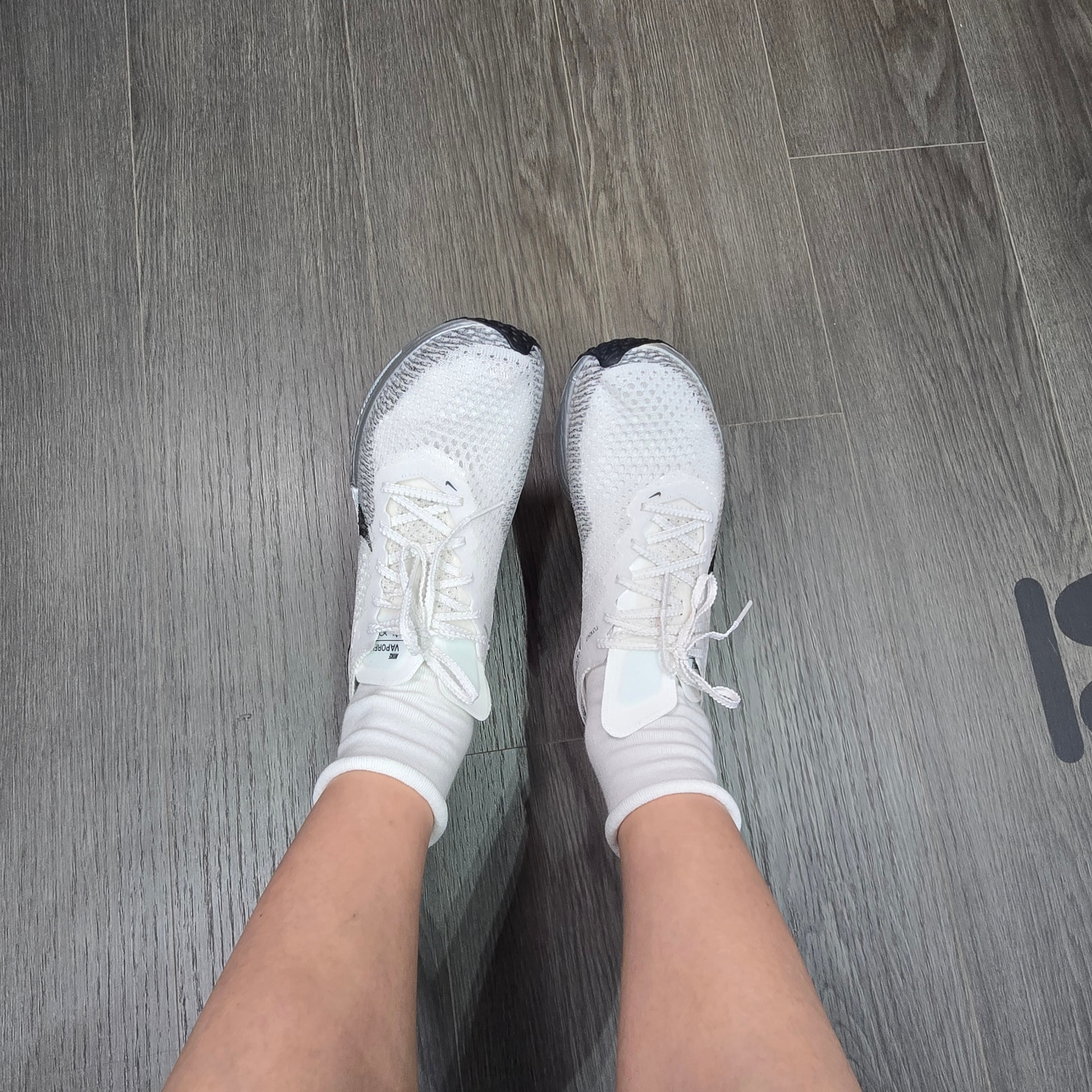 Nike ZoomX Vaporfly Next% 3 White Grey 착용 스타일 - 2