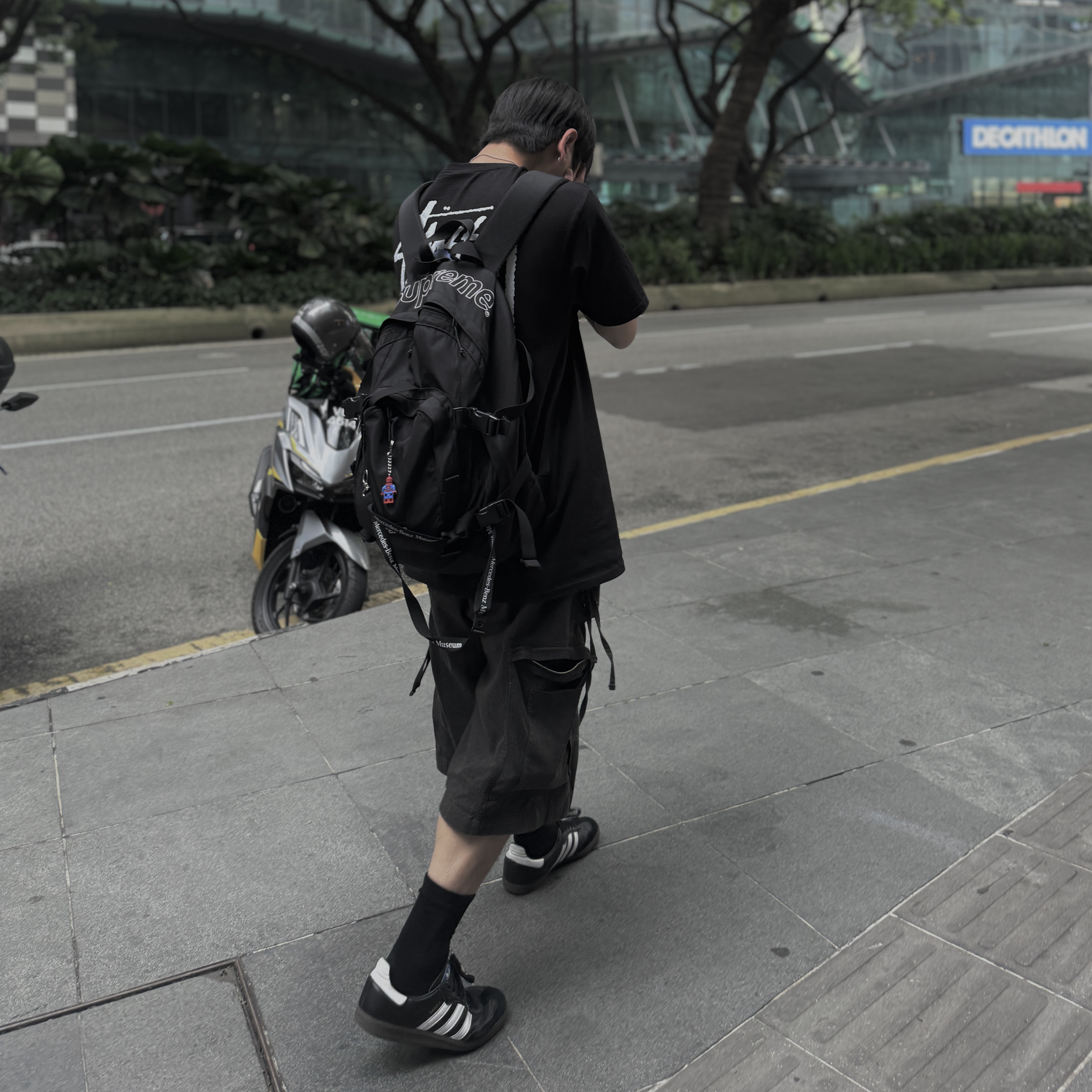 Supreme Backpack Black - 19FW, Stussy David Carson Do Your Thang T-Shirt Black 착용 스타일 - 1