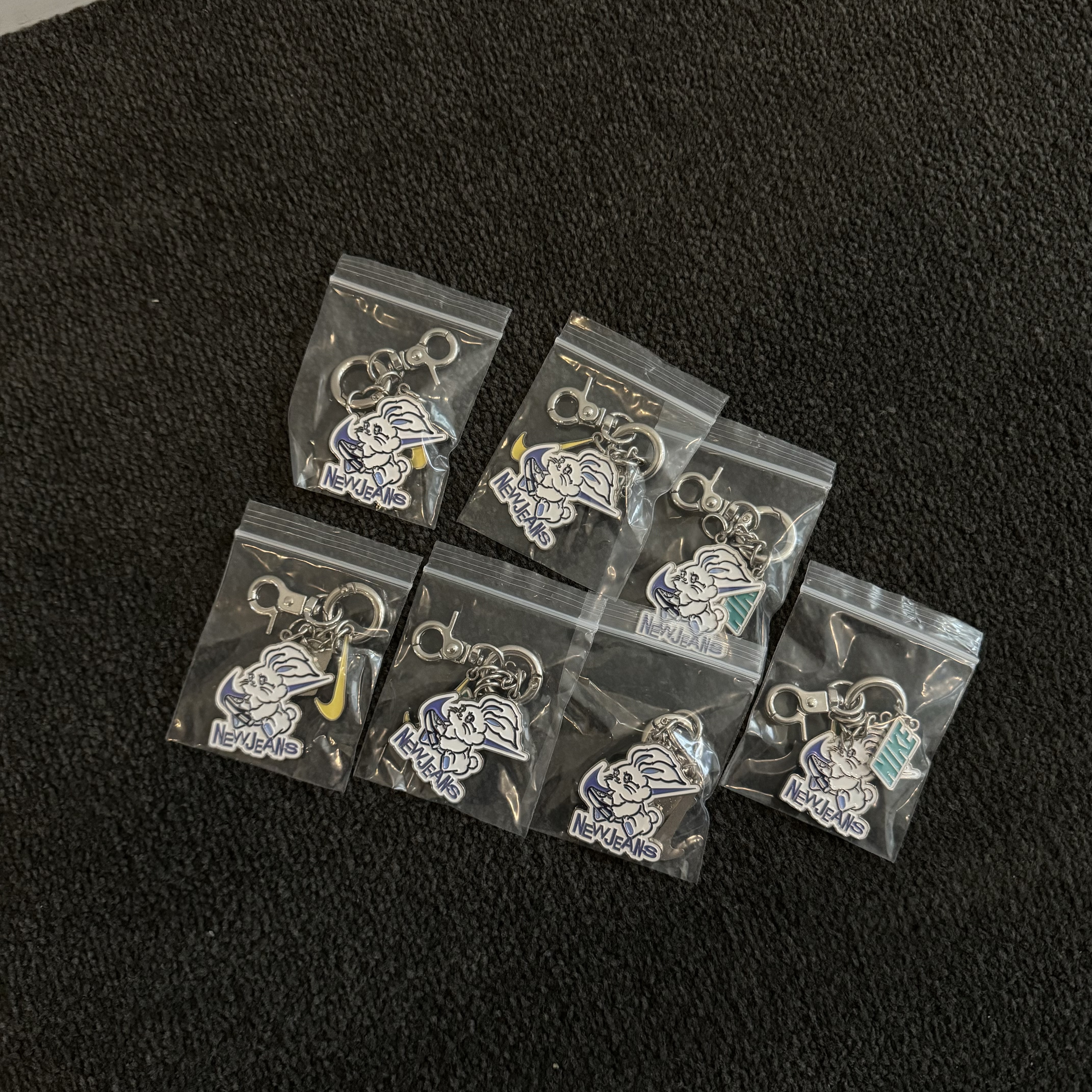 Nike x Newjeans Nike Gangnam Opening Anniversary Keyring Multicolor 착용 스타일