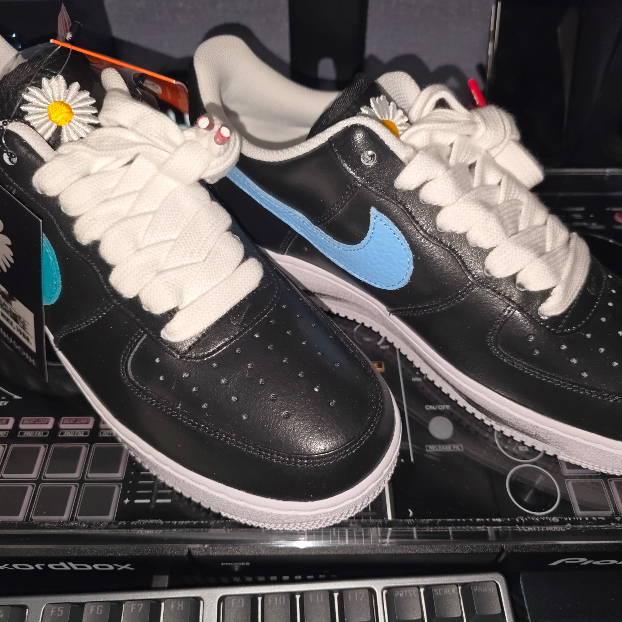 Nike x Peaceminusone Air Force 1 Low Para-Noise 3.0 Black and Multicolor 착용 스타일