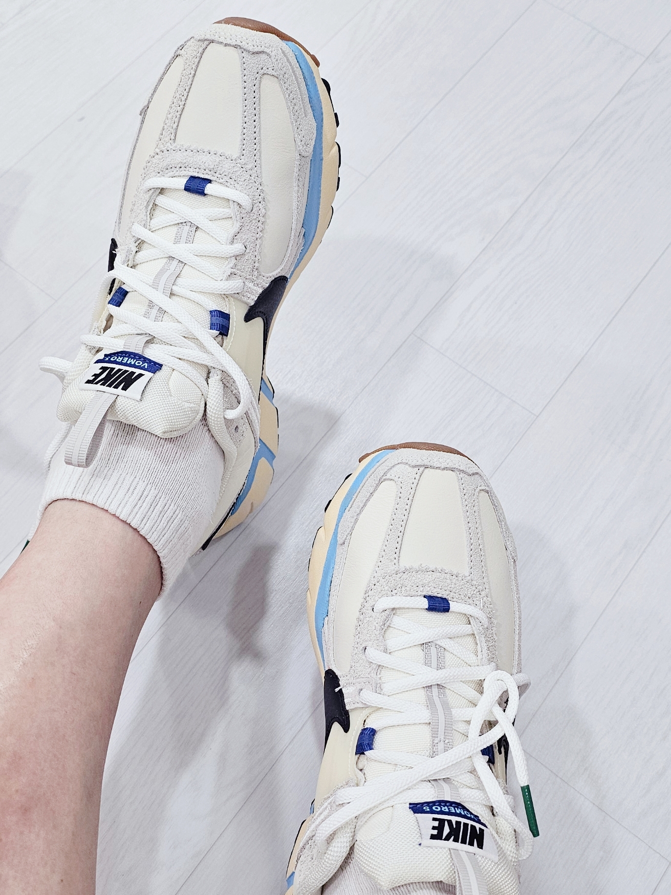 (W) Nike Zoom Vomero 5 PRM Designed by Japan 착용 스타일 - 1