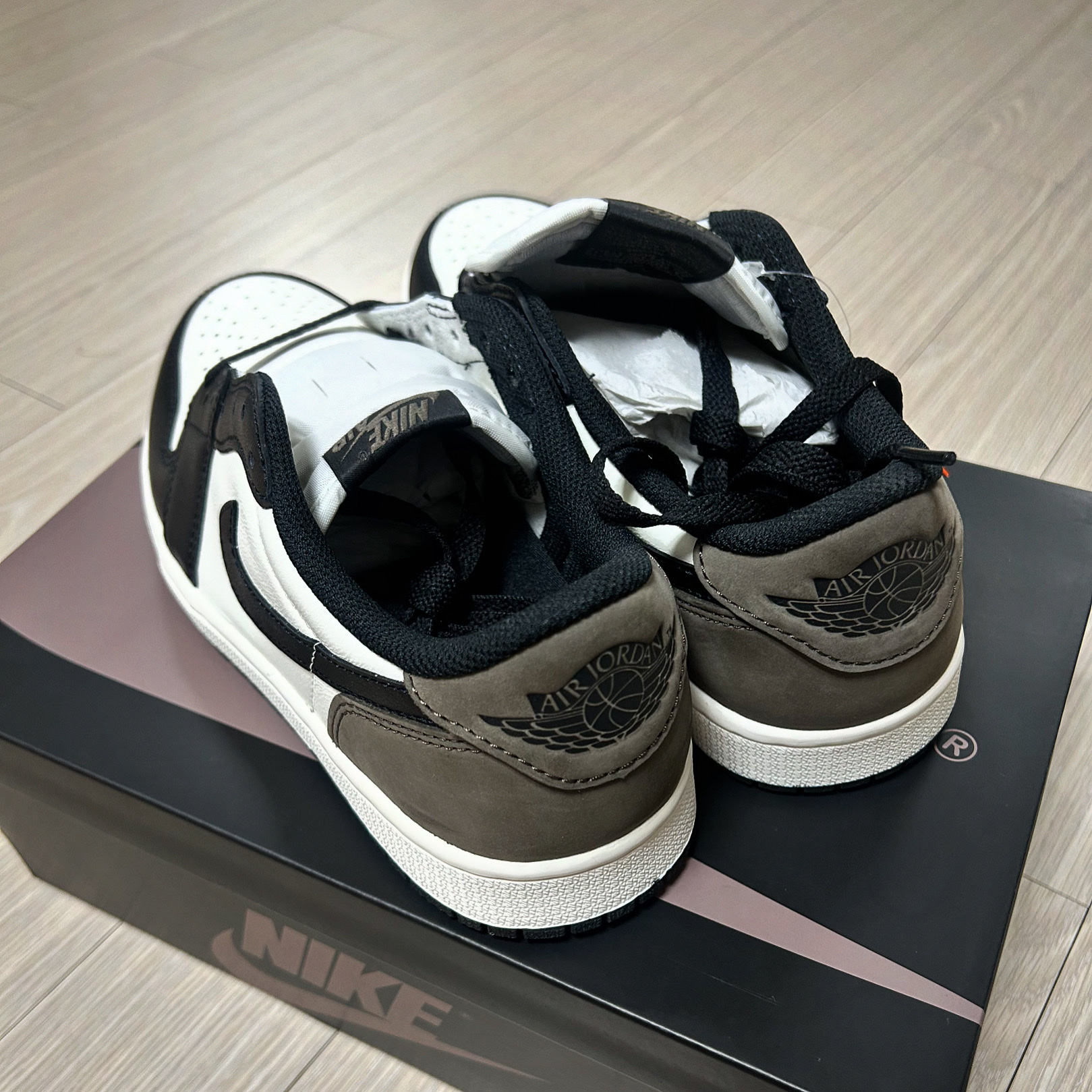 Jordan 1 Retro Low OG Mocha 착용 스타일